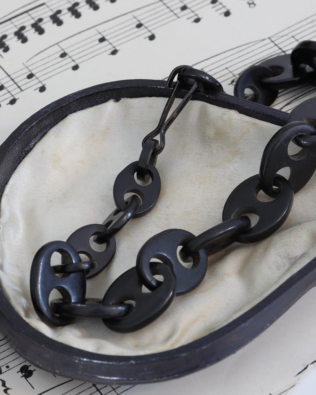 Victorian Mourning Jewellery with Rounded Links