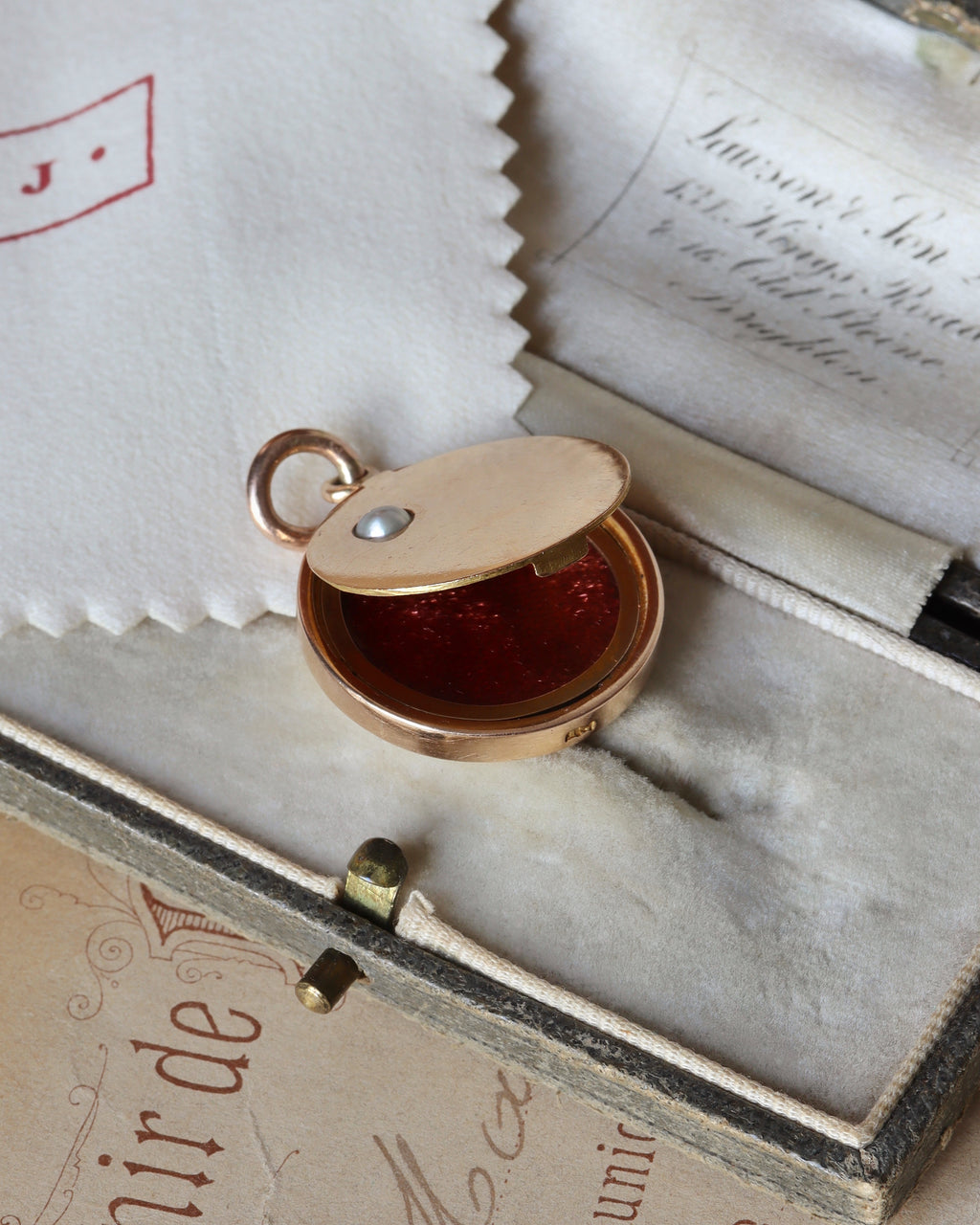 Late Victorian / Edwardian 15ct Gold Secret Locket with Seed Pearl