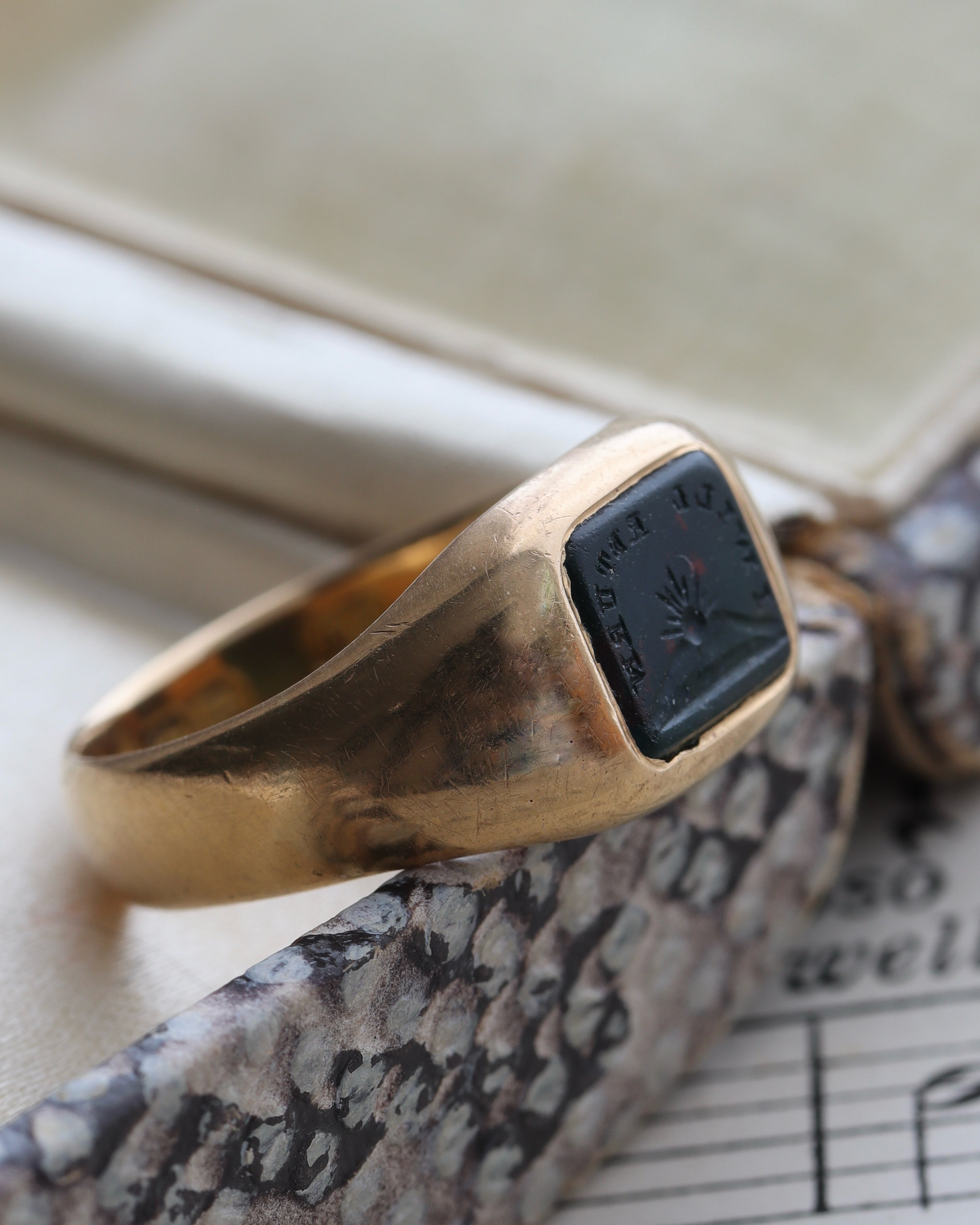 Edwardian 18ct Yellow Gold Bloodstone Intaglio Signet Ring
