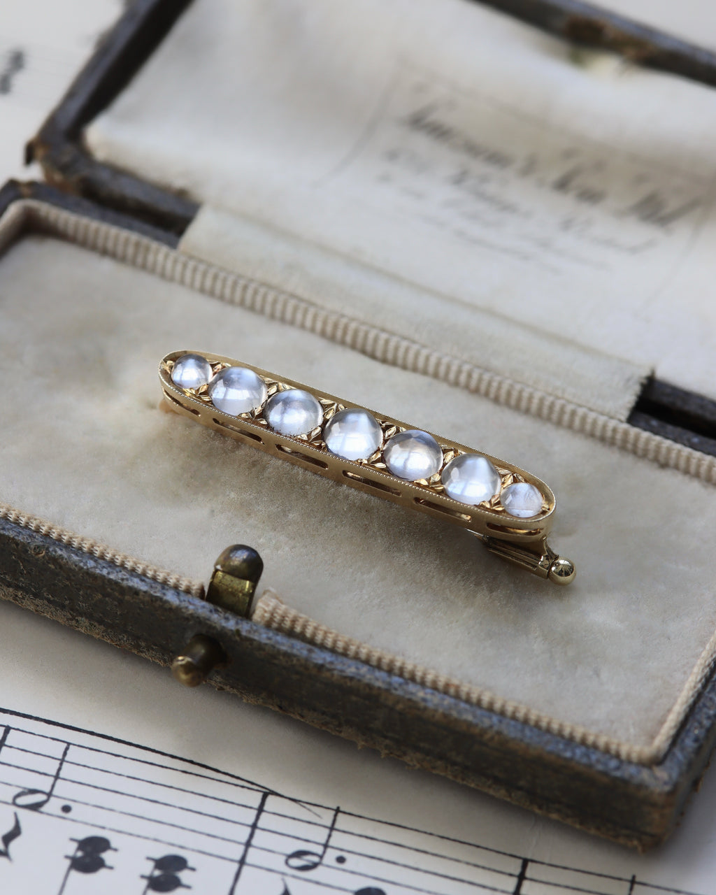 Edwardian 14ct Gold Moonstone Cabochon Brooch