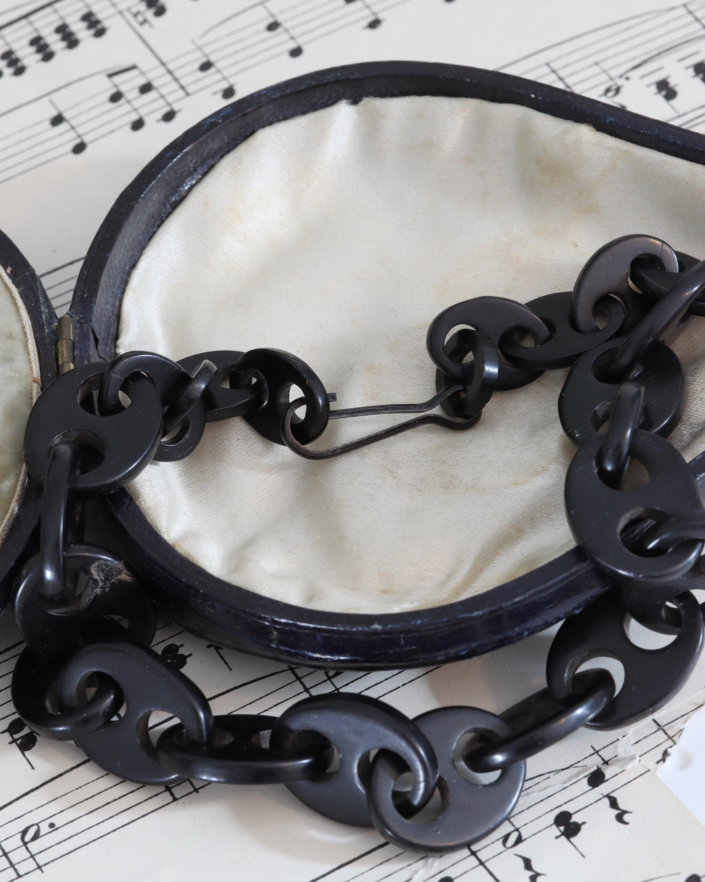 Victorian Mourning Jewellery with Rounded Links