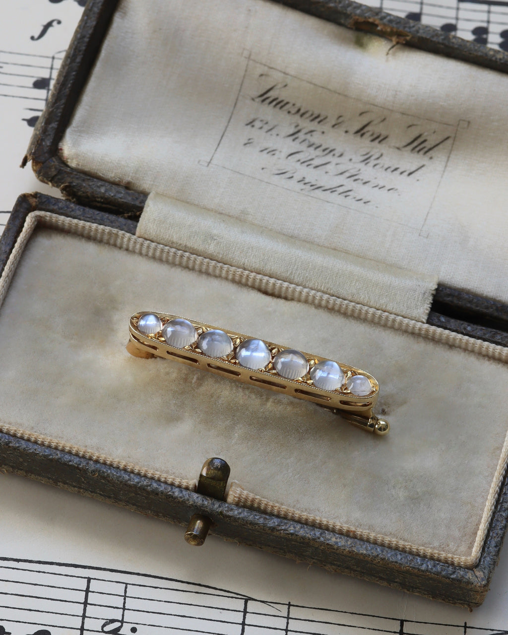 Edwardian 14ct Gold Moonstone Cabochon Brooch
