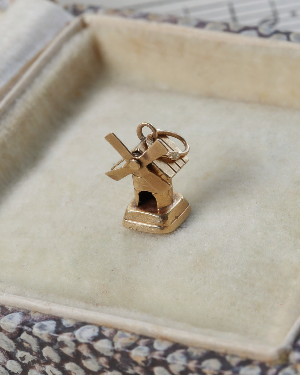 Vintage 18ct Gold Articulated Windmill Charm