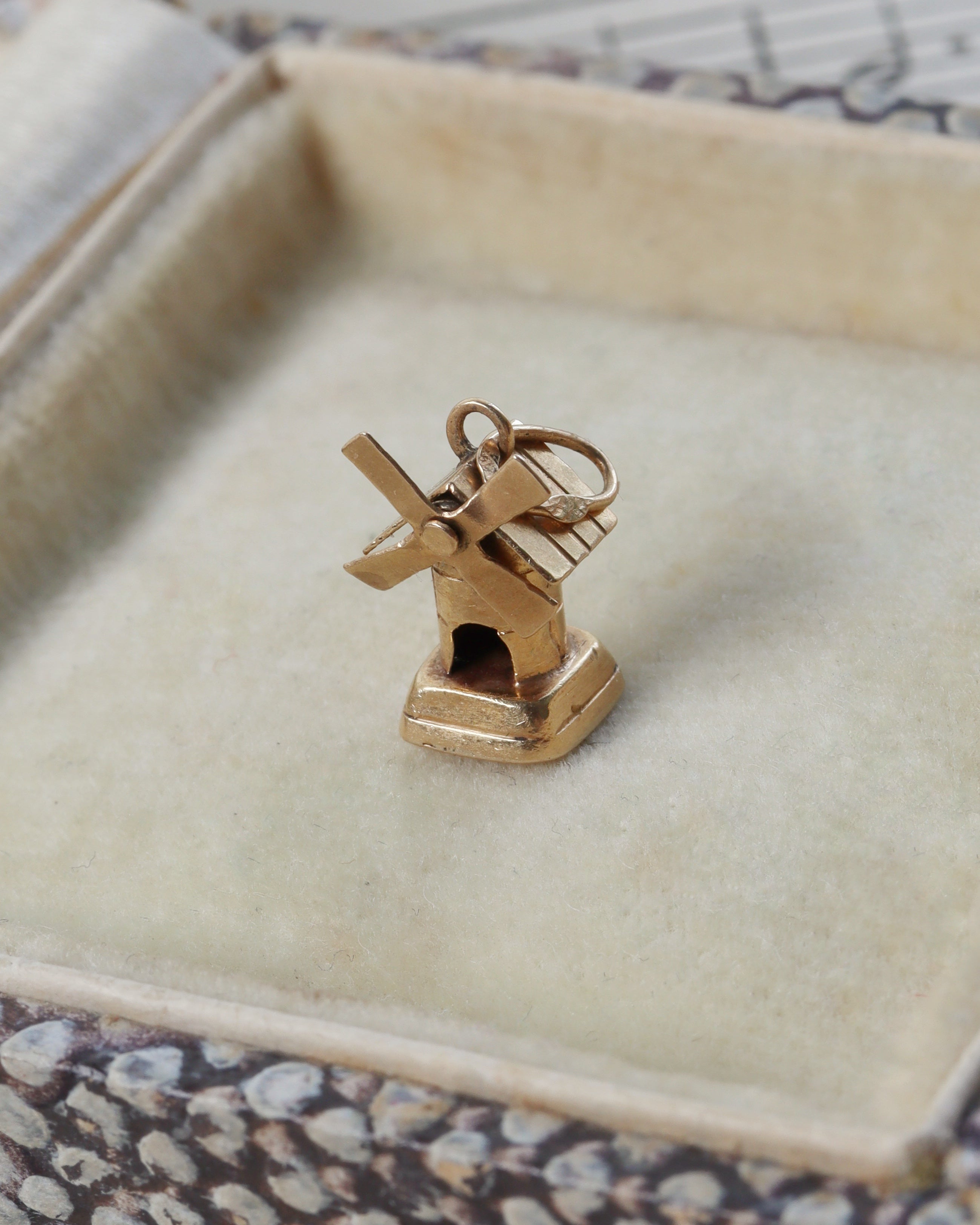 Vintage 18ct Gold Articulated Windmill Charm