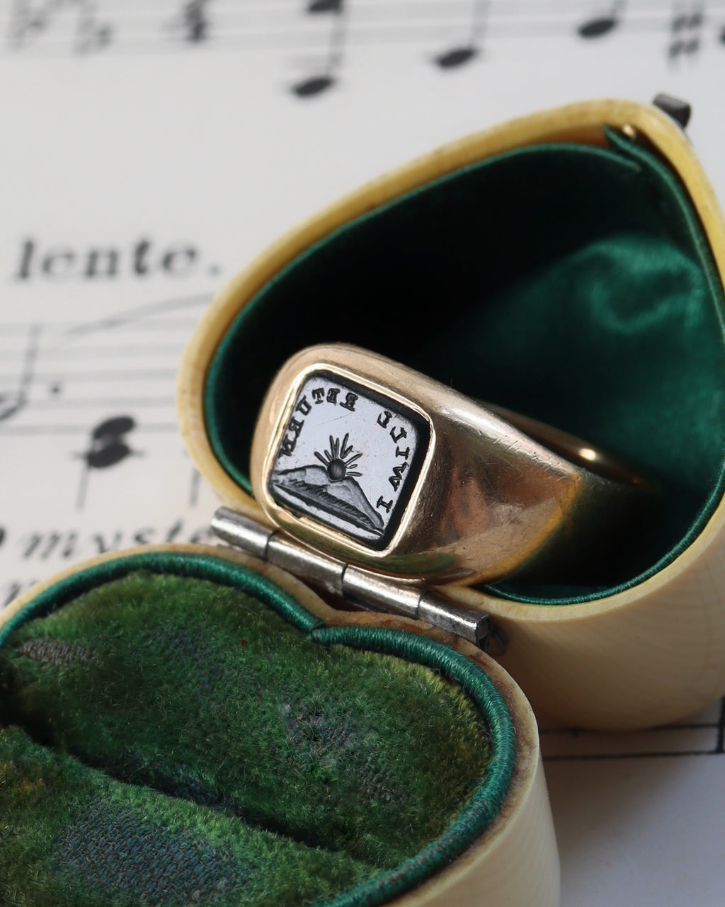 Edwardian 18ct Yellow Gold Bloodstone Intaglio Signet Ring