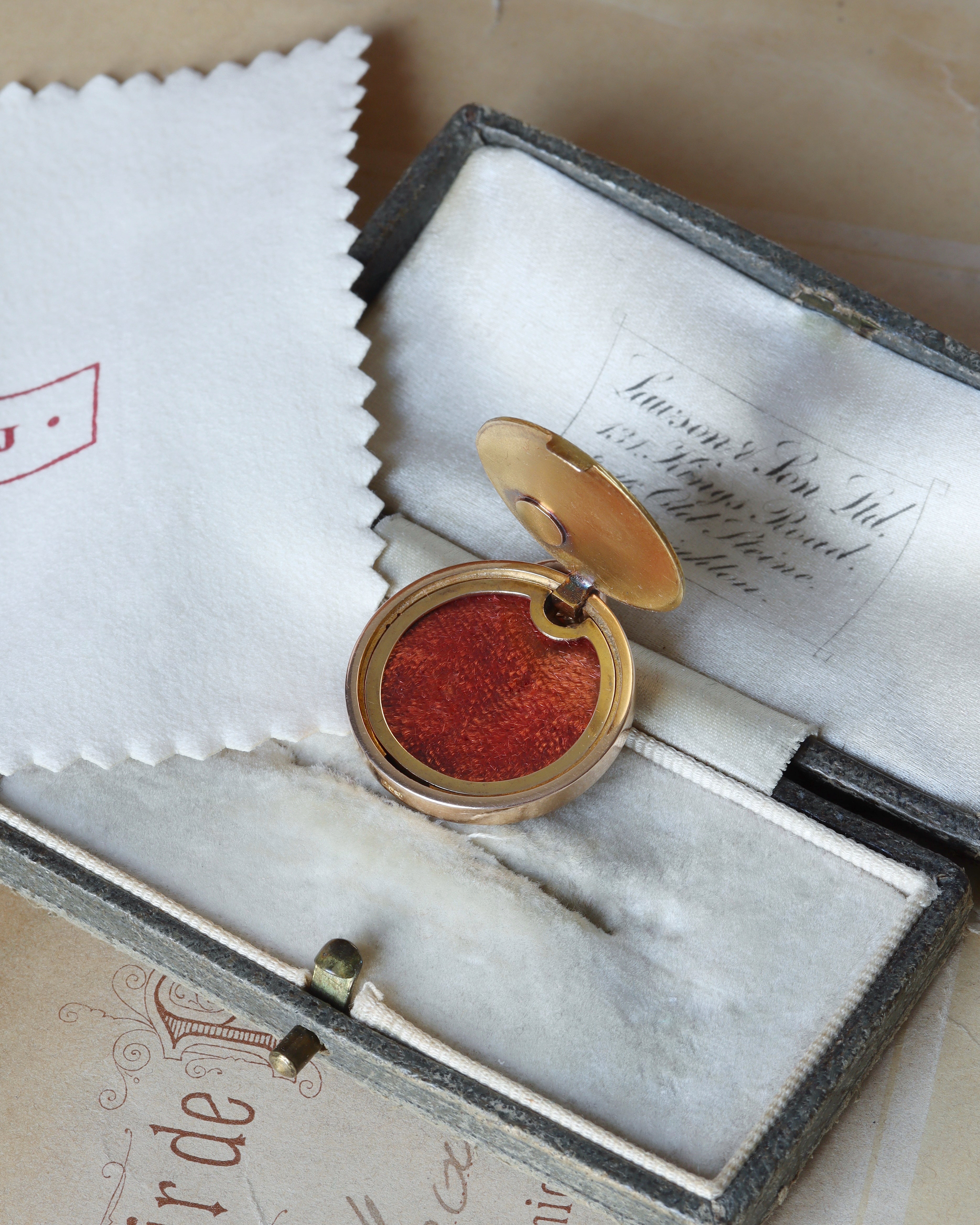 Late Victorian / Edwardian 15ct Gold Secret Locket with Seed Pearl