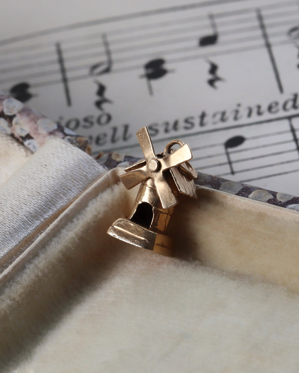 Vintage 18ct Gold Articulated Windmill Charm