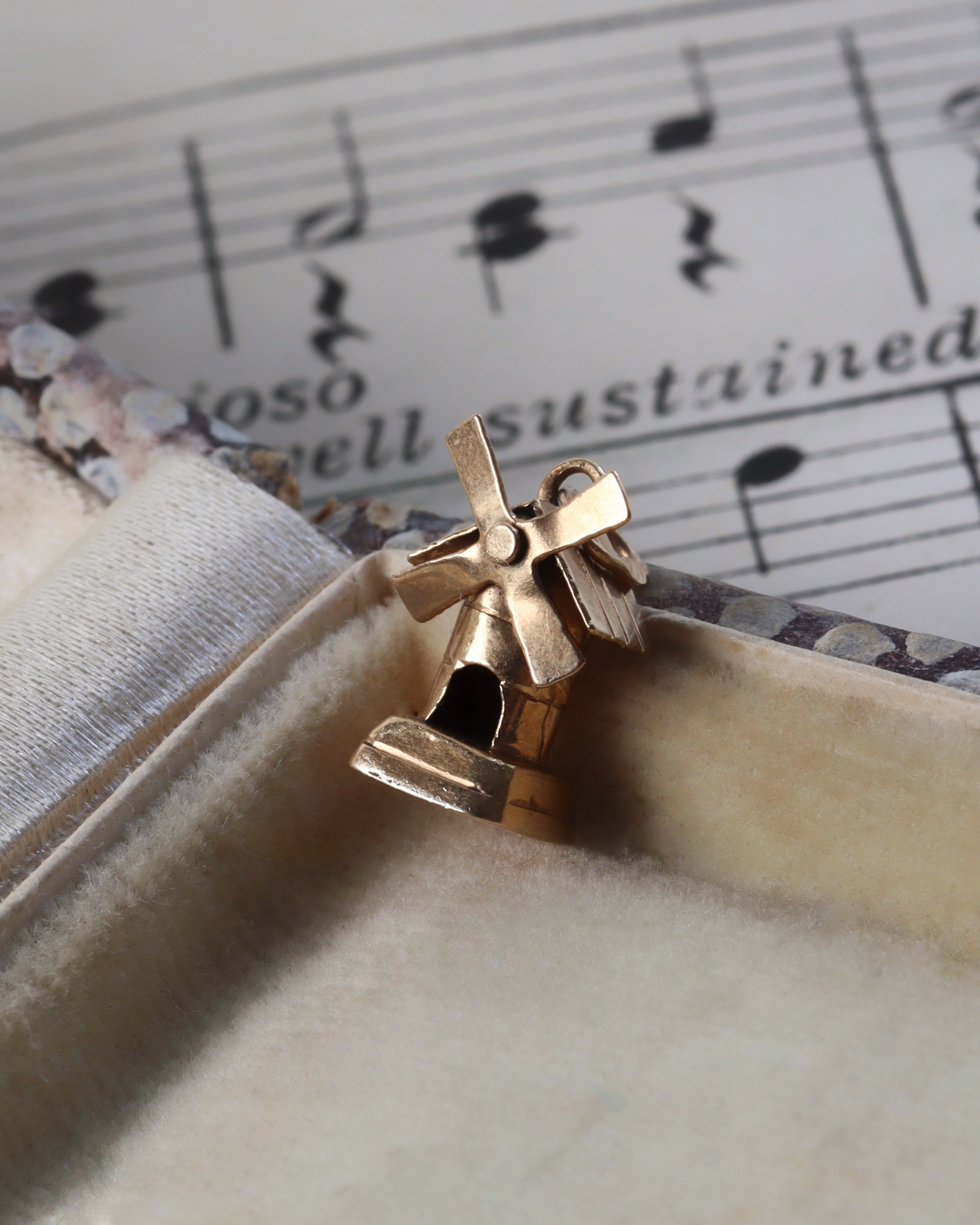 Vintage 18ct Gold Articulated Windmill Charm