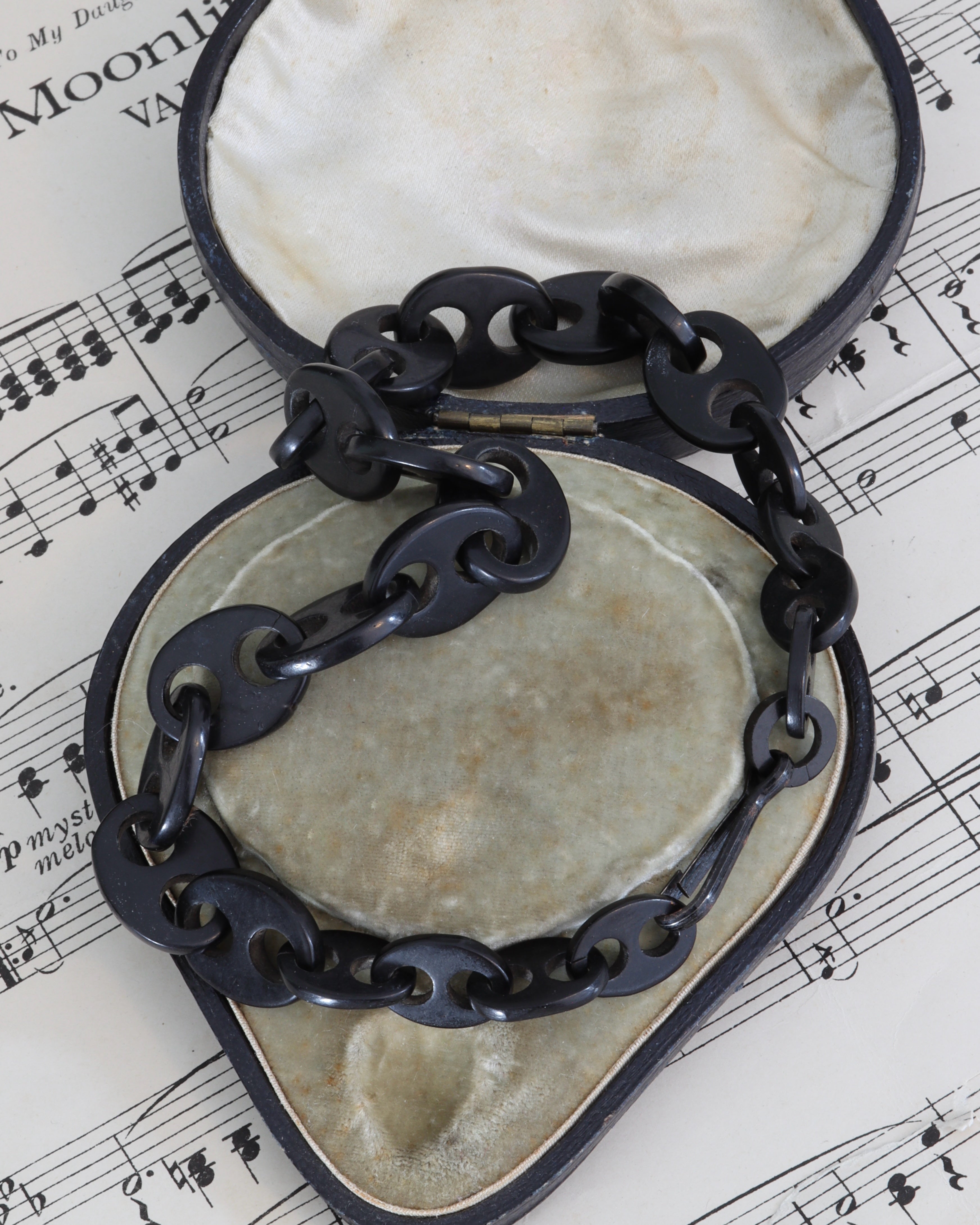 Victorian Mourning Jewellery with Rounded Links