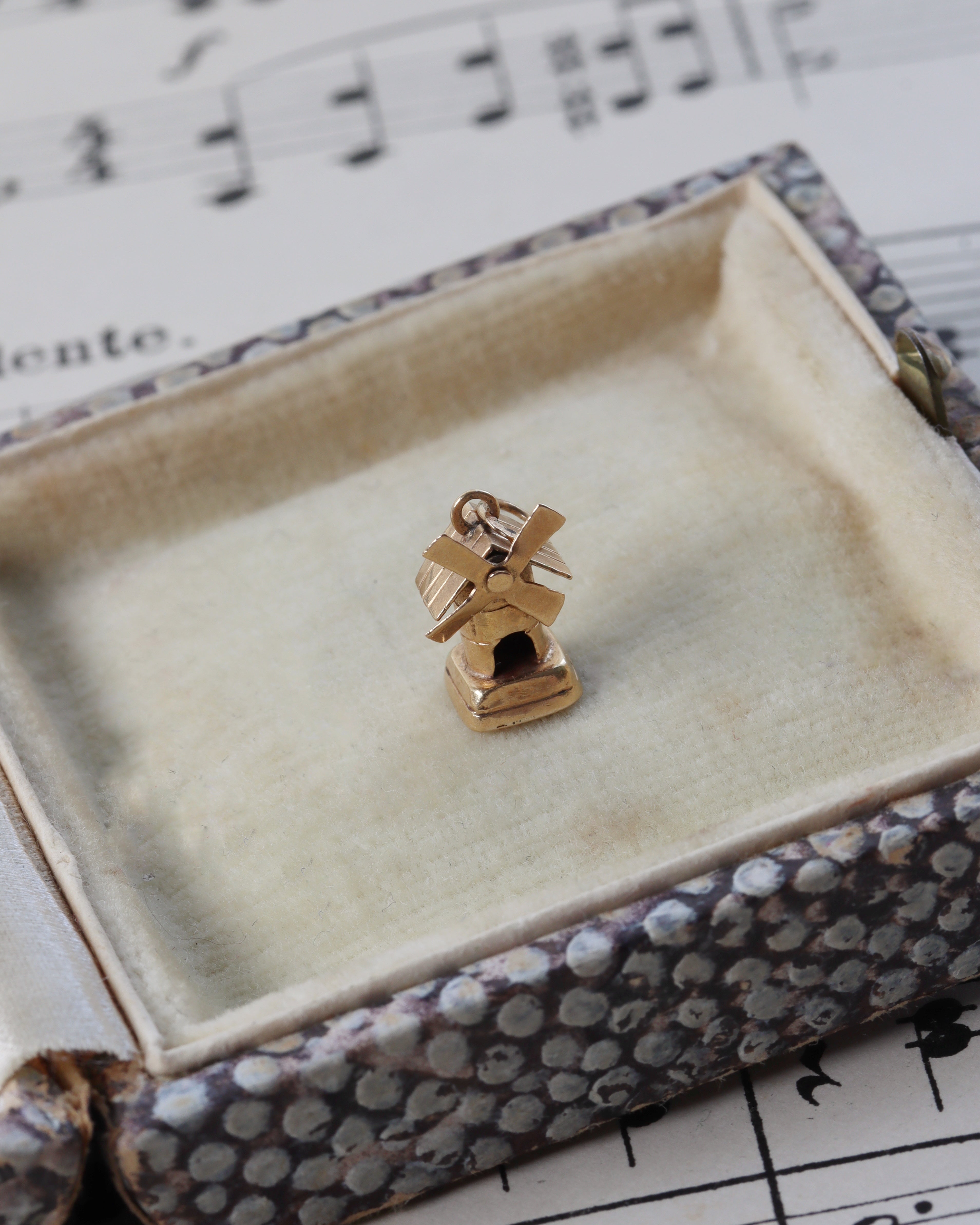 Vintage 18ct Gold Articulated Windmill Charm