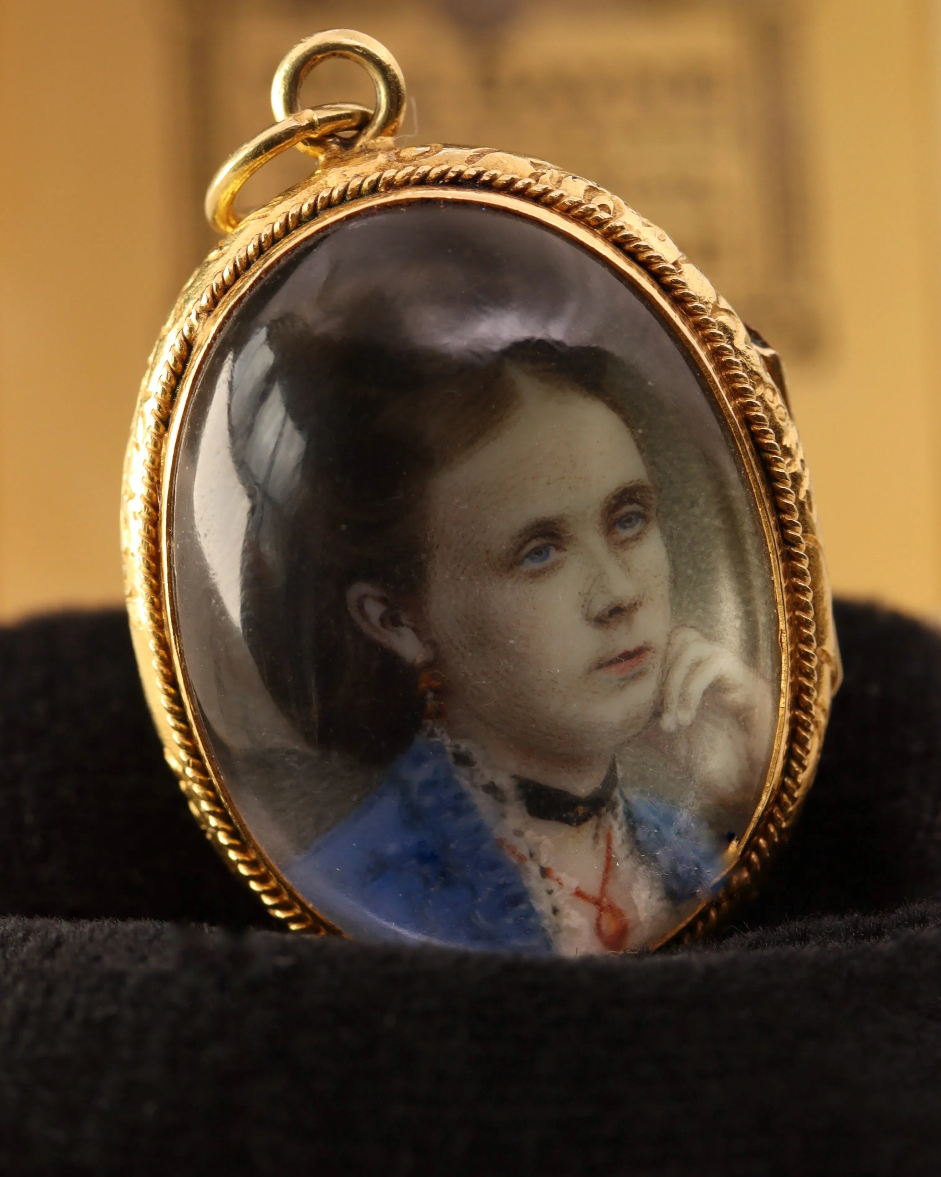 Antique Victorian 18ct Gold Pool of Light Locket