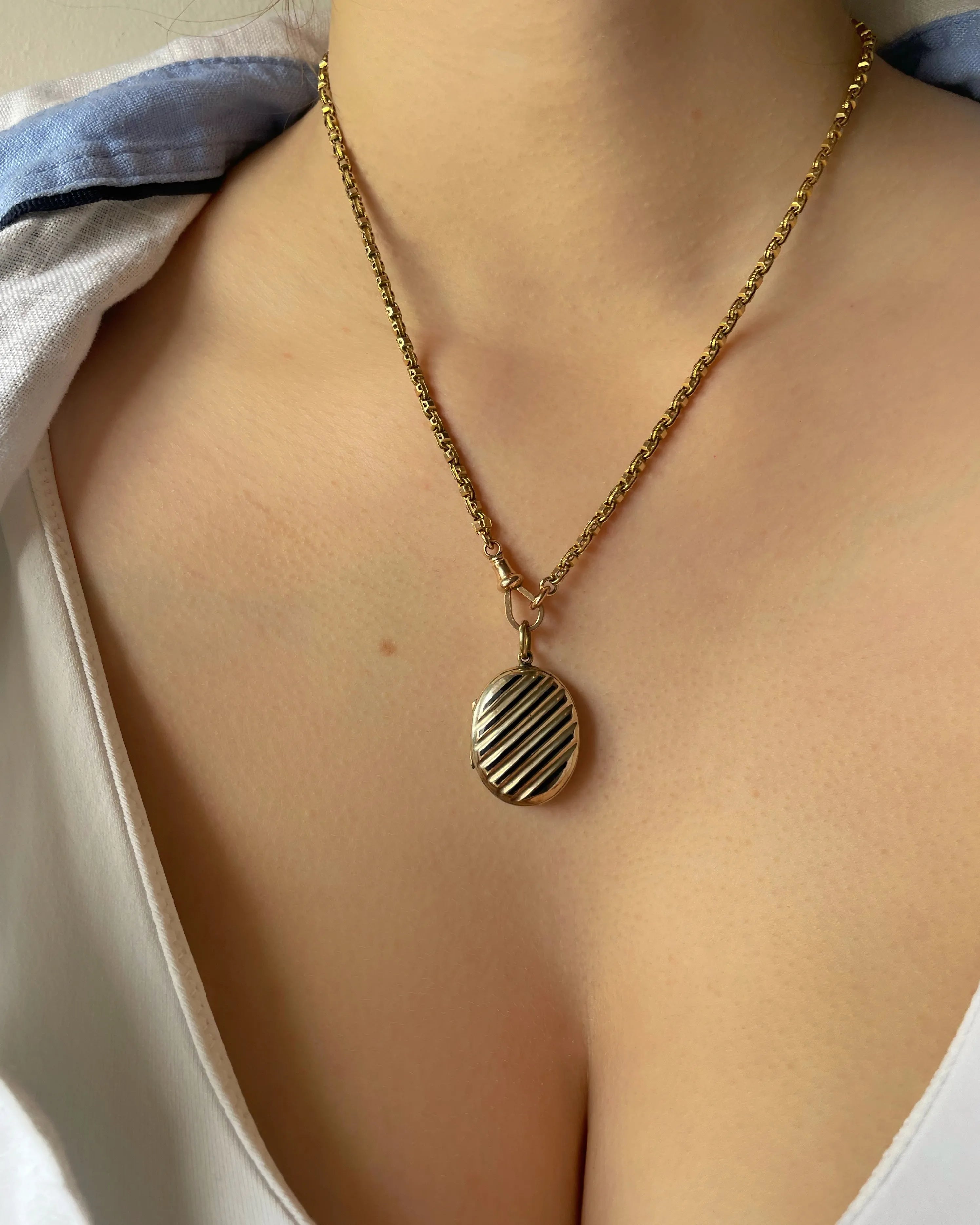 Victorian Striped Memorial Locket in 9ct Yellow Gold