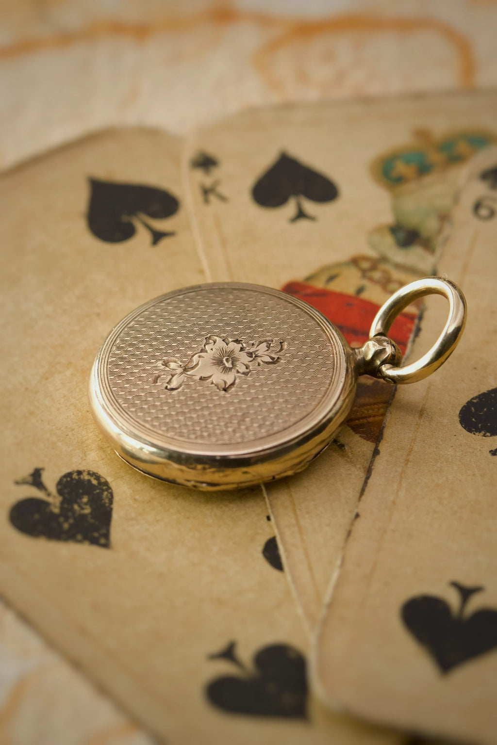 Victorian 9ct Floral Engraved Portrait Locket