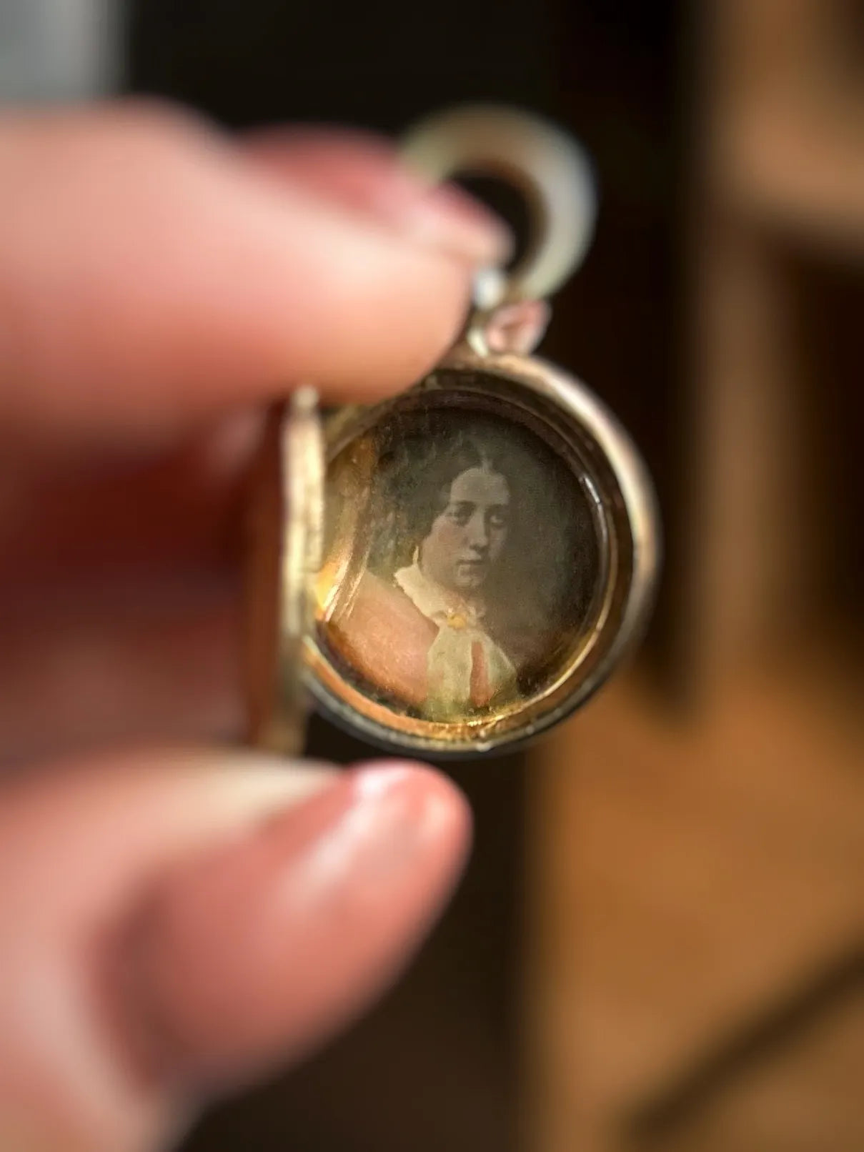Victorian 9ct Floral Engraved Portrait Locket
