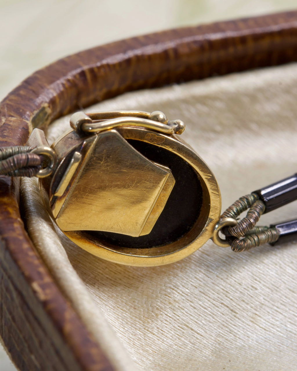 Victorian Carved Hardstone Dog Intaglio Clasp in 14ct Gold