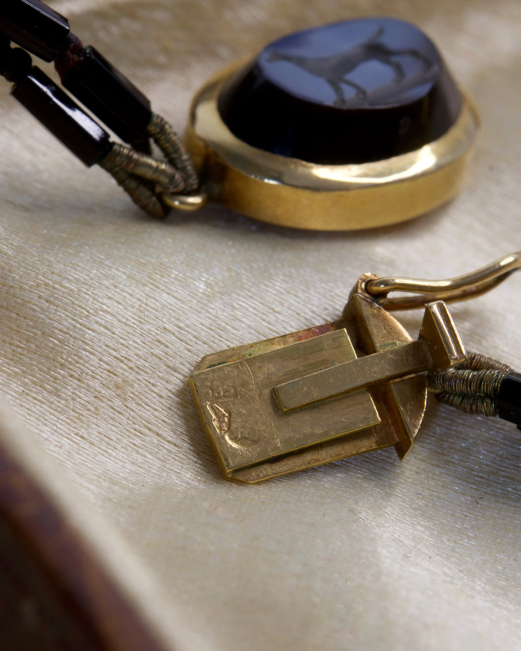 Victorian Carved Hardstone Dog Intaglio Clasp in 14ct Gold