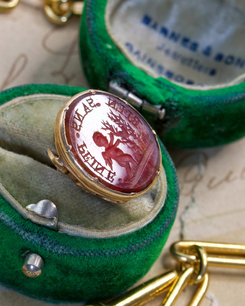 Antique Georgian Gold Seal ‘Rien Sans Peine’ with Cherub and Heart Motif