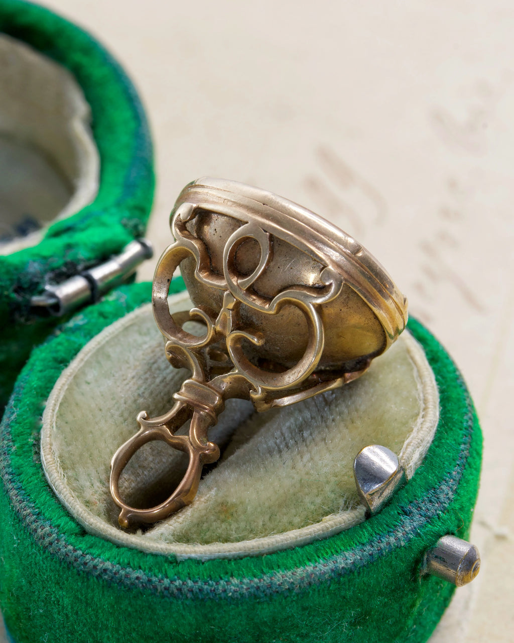 Antique Georgian Gold Seal ‘Rien Sans Peine’ with Cherub and Heart Motif