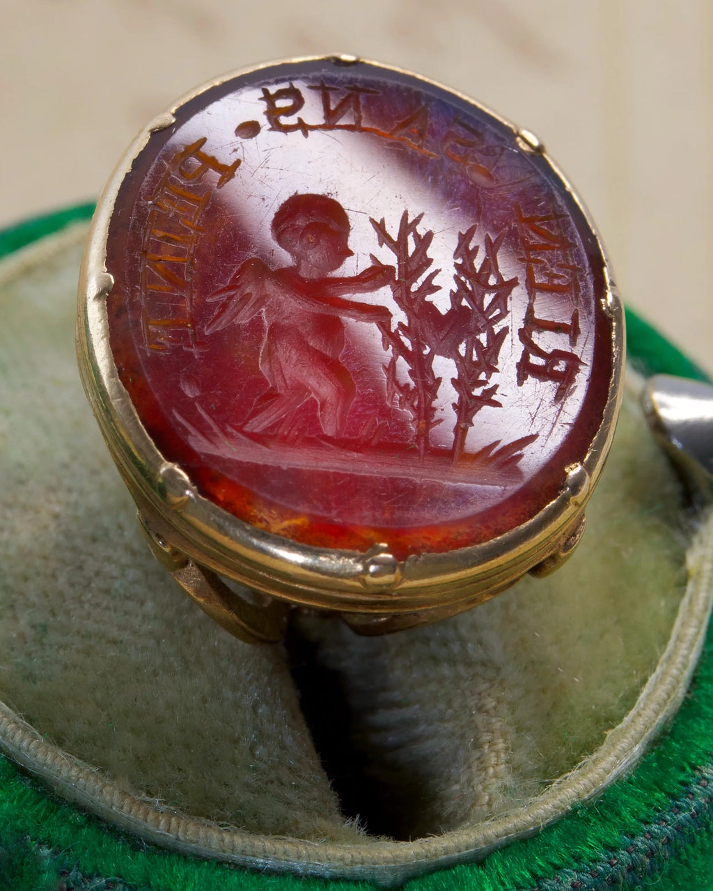Antique Georgian Gold Seal ‘Rien Sans Peine’ with Cherub and Heart Motif
