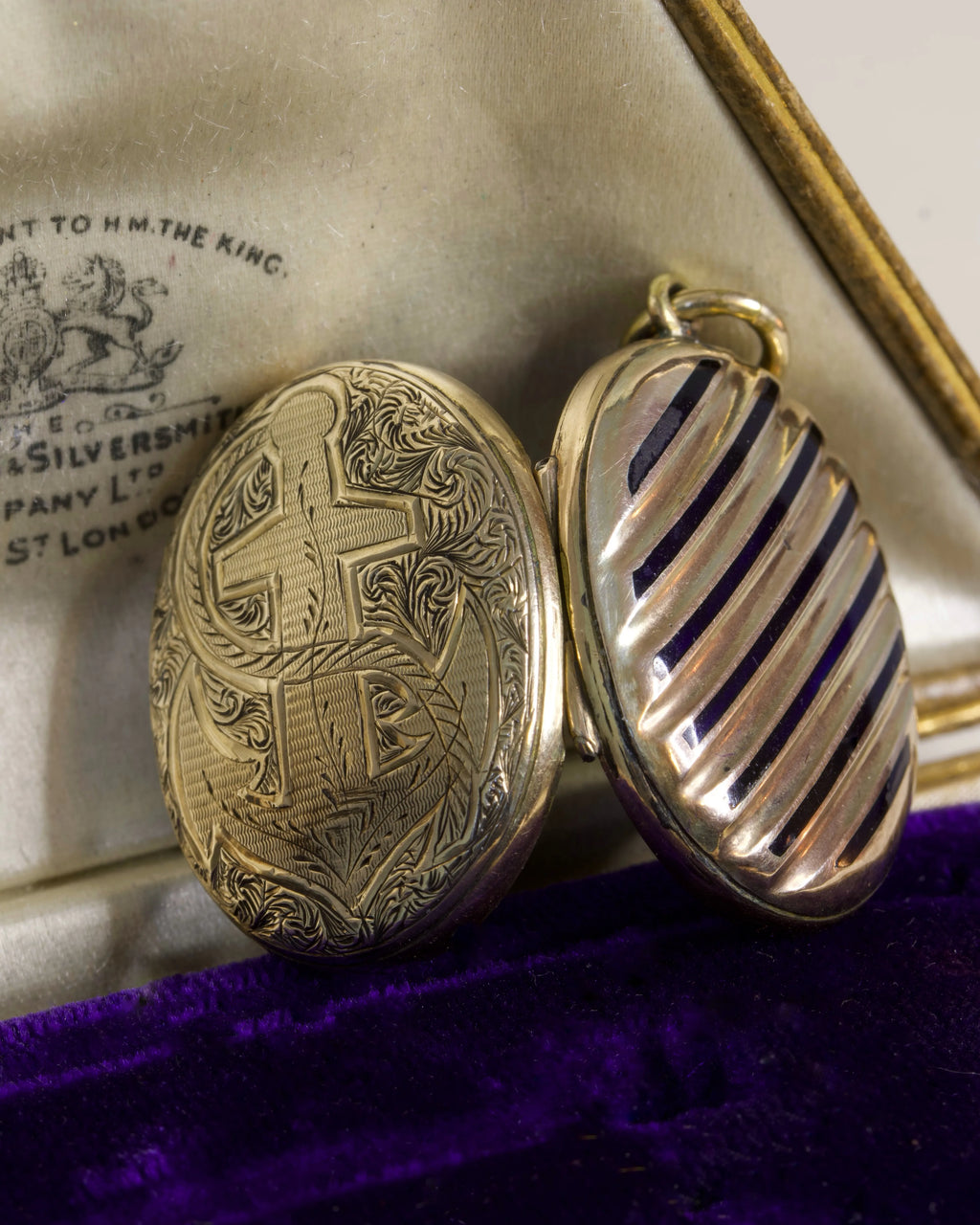 Victorian Striped Memorial Locket in 9ct Yellow Gold