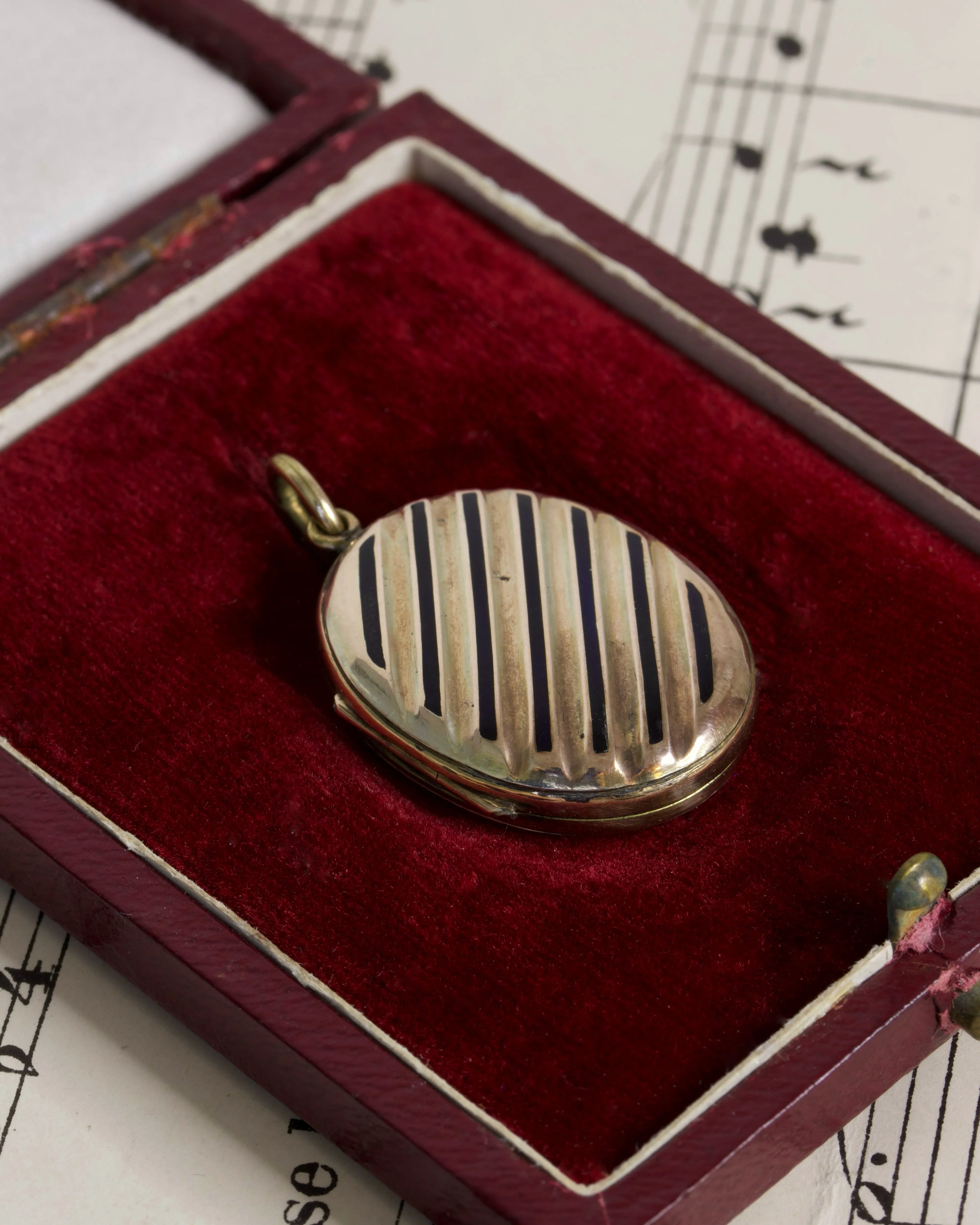 Victorian Striped Memorial Locket in 9ct Yellow Gold