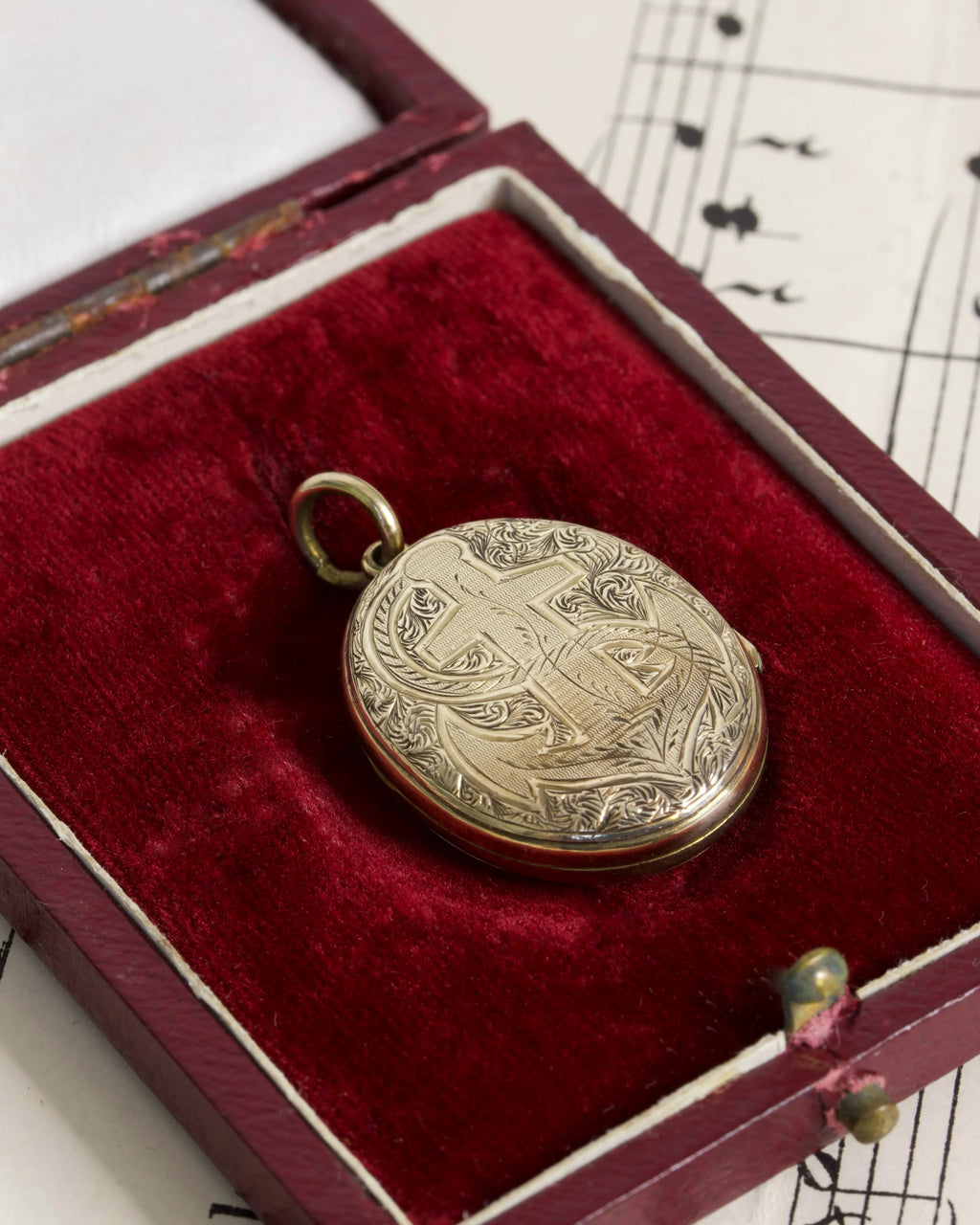 Victorian Striped Memorial Locket in 9ct Yellow Gold