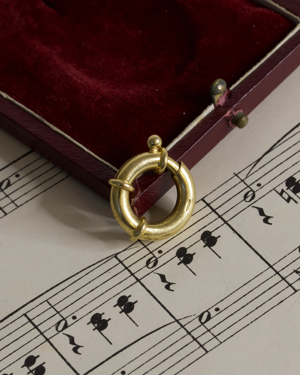Large Vintage 18ct Gold Chubby Bolt Clasp