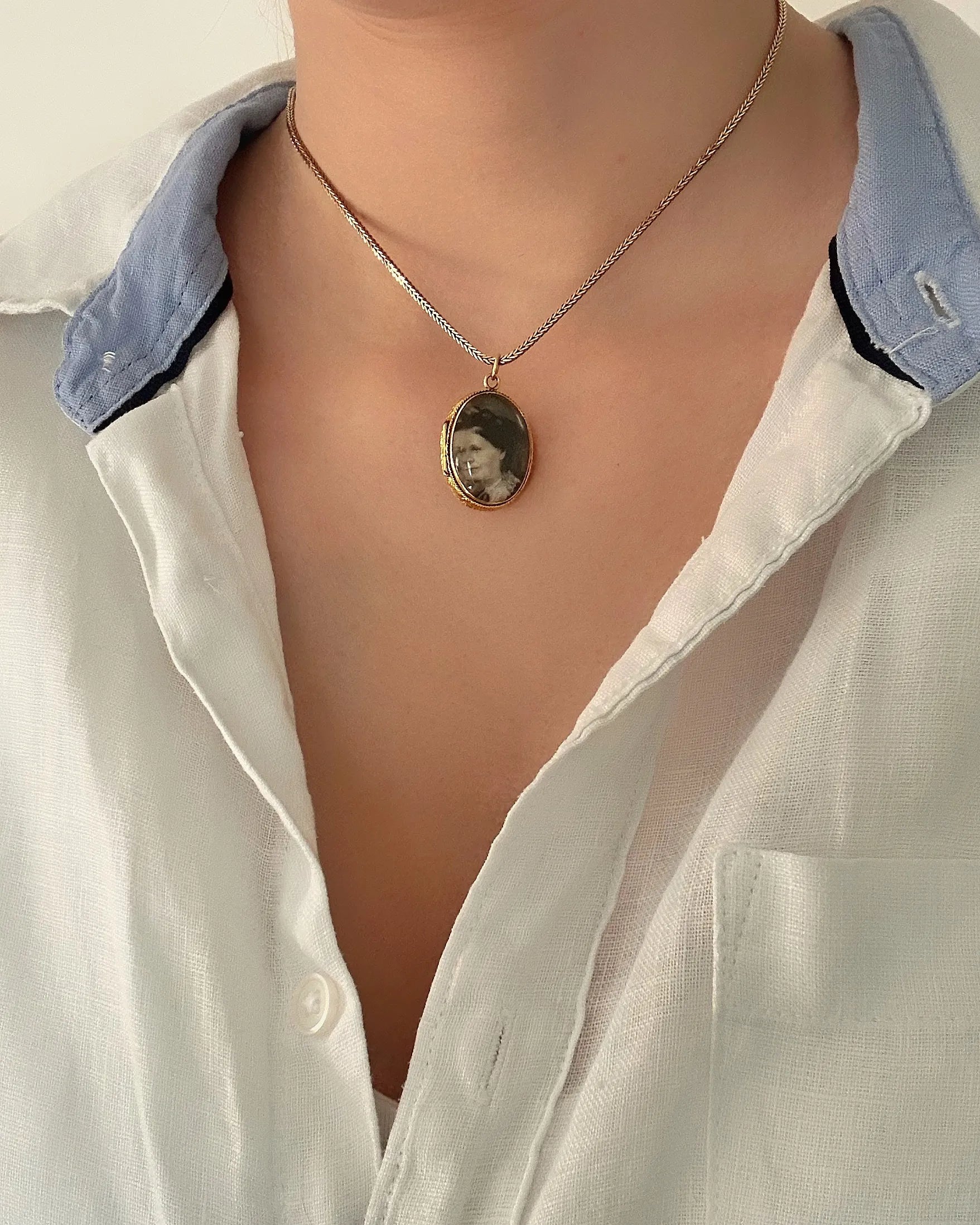 Antique Victorian 18ct Gold Pool of Light Locket