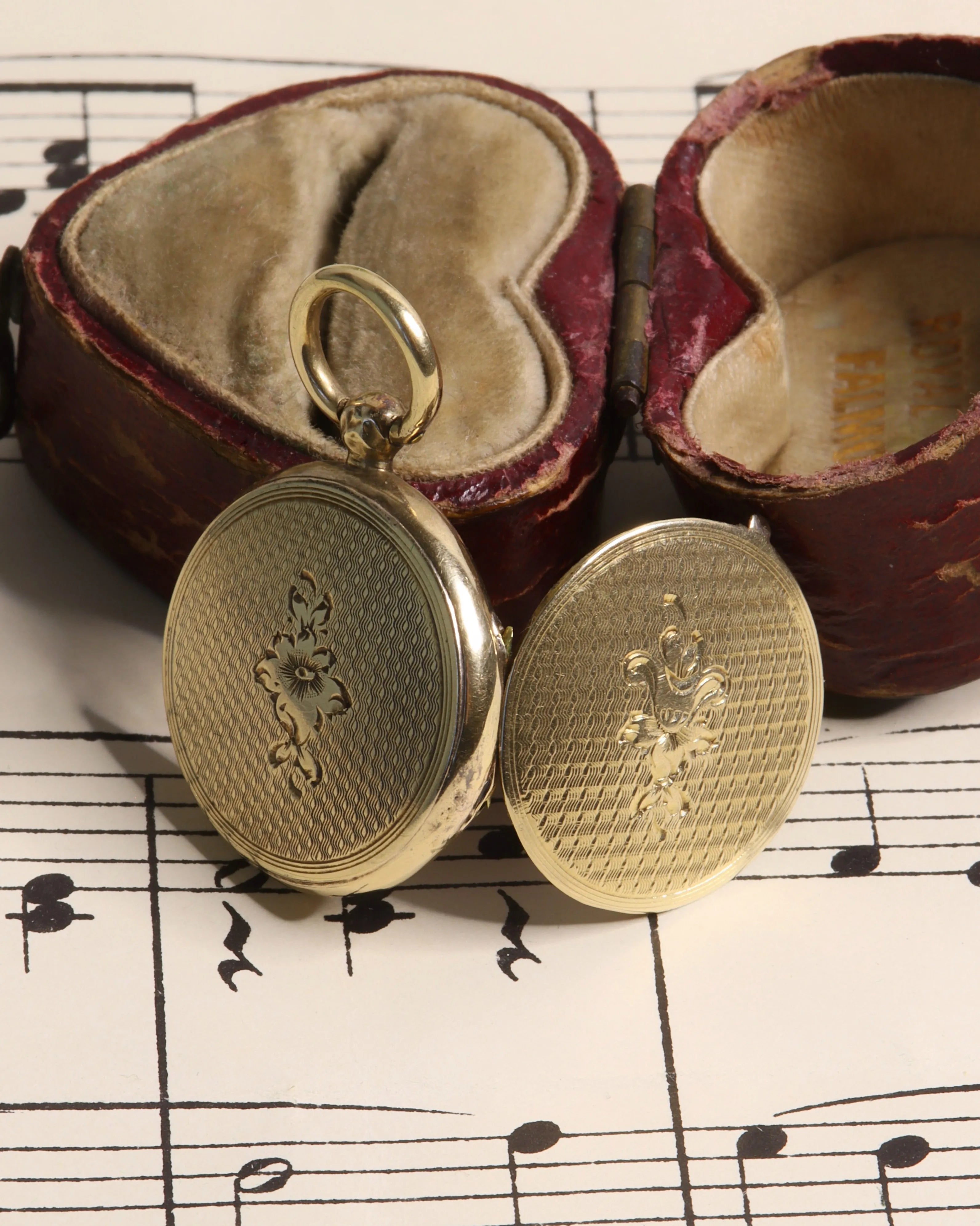 Victorian 9ct Floral Engraved Portrait Locket