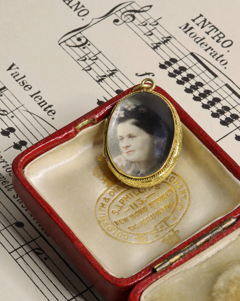 Antique Victorian 18ct Gold Pool of Light Locket
