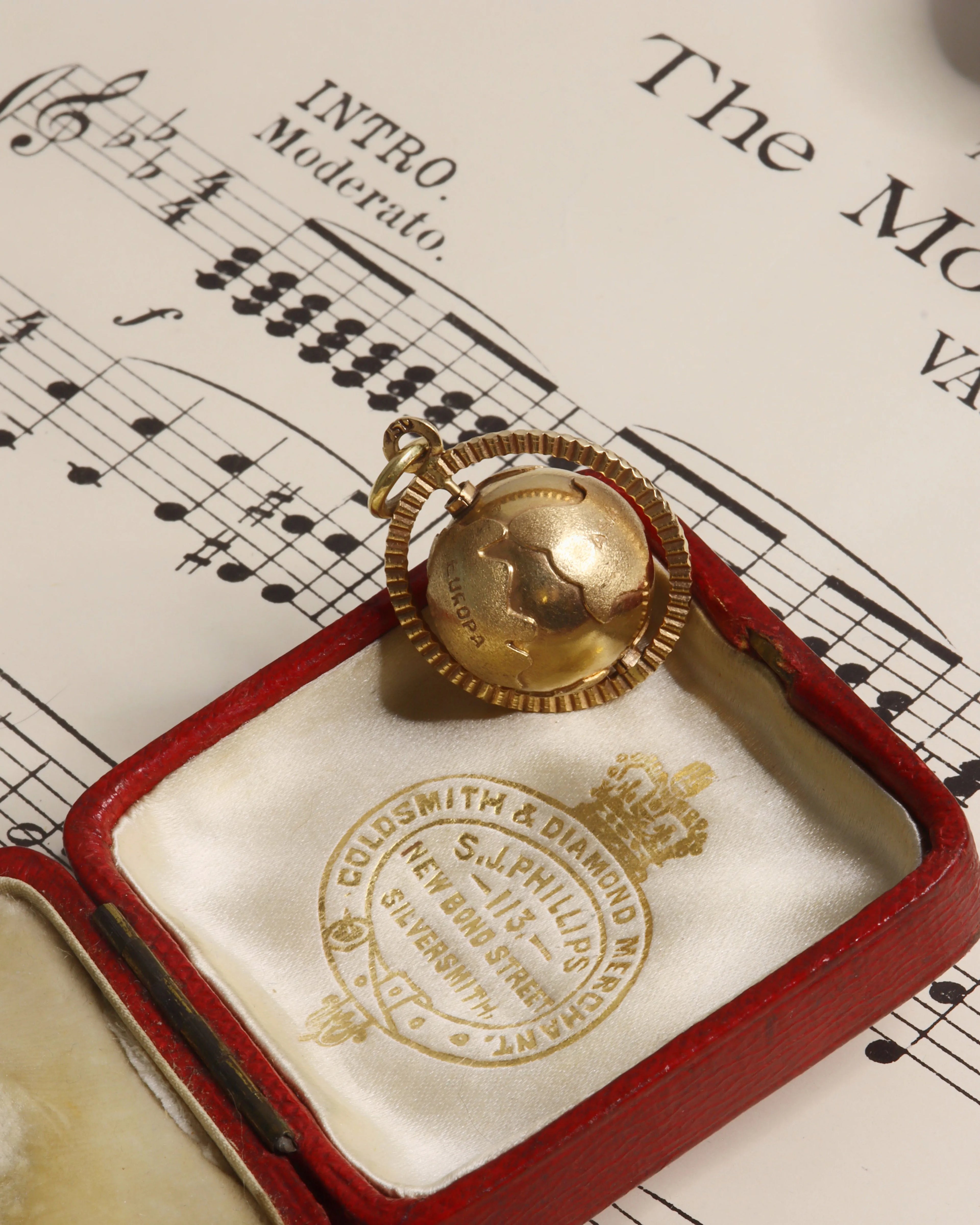 Vintage 18ct Gold Spinning Globe Pendant
