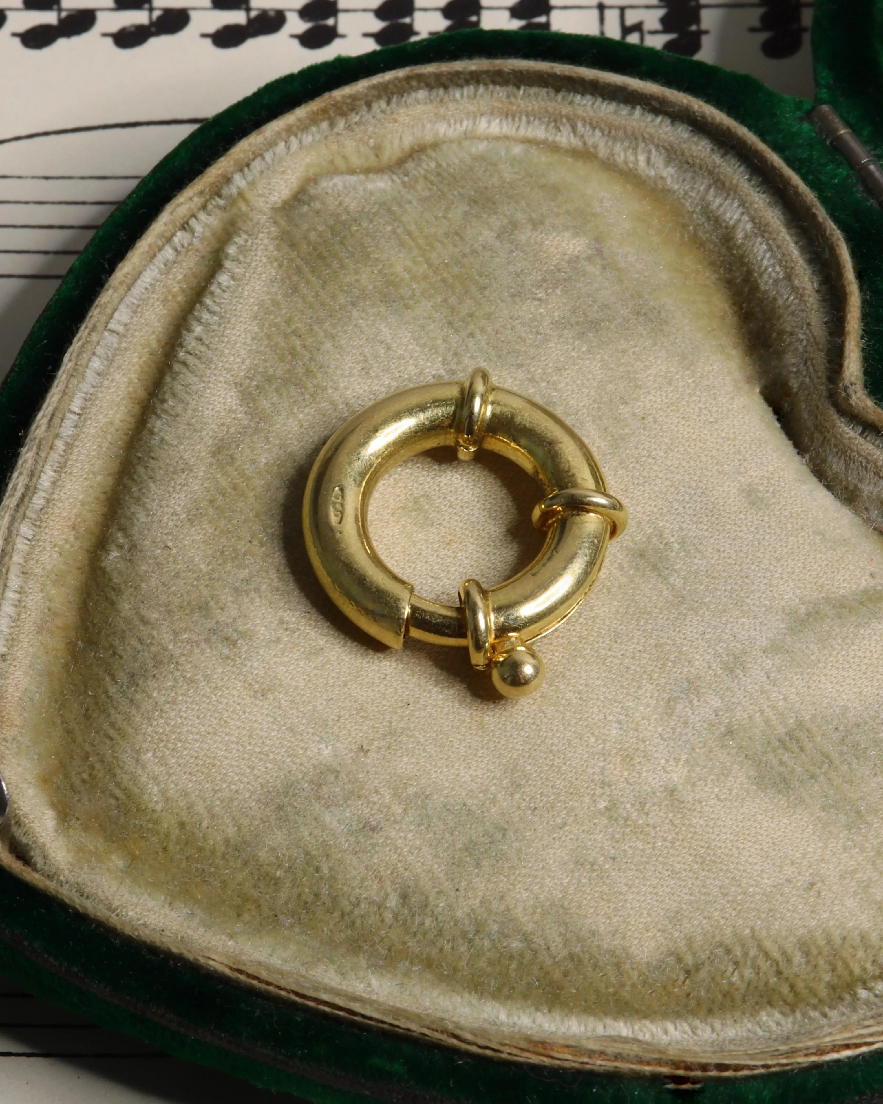 Large Vintage 18ct Gold Chubby Bolt Clasp