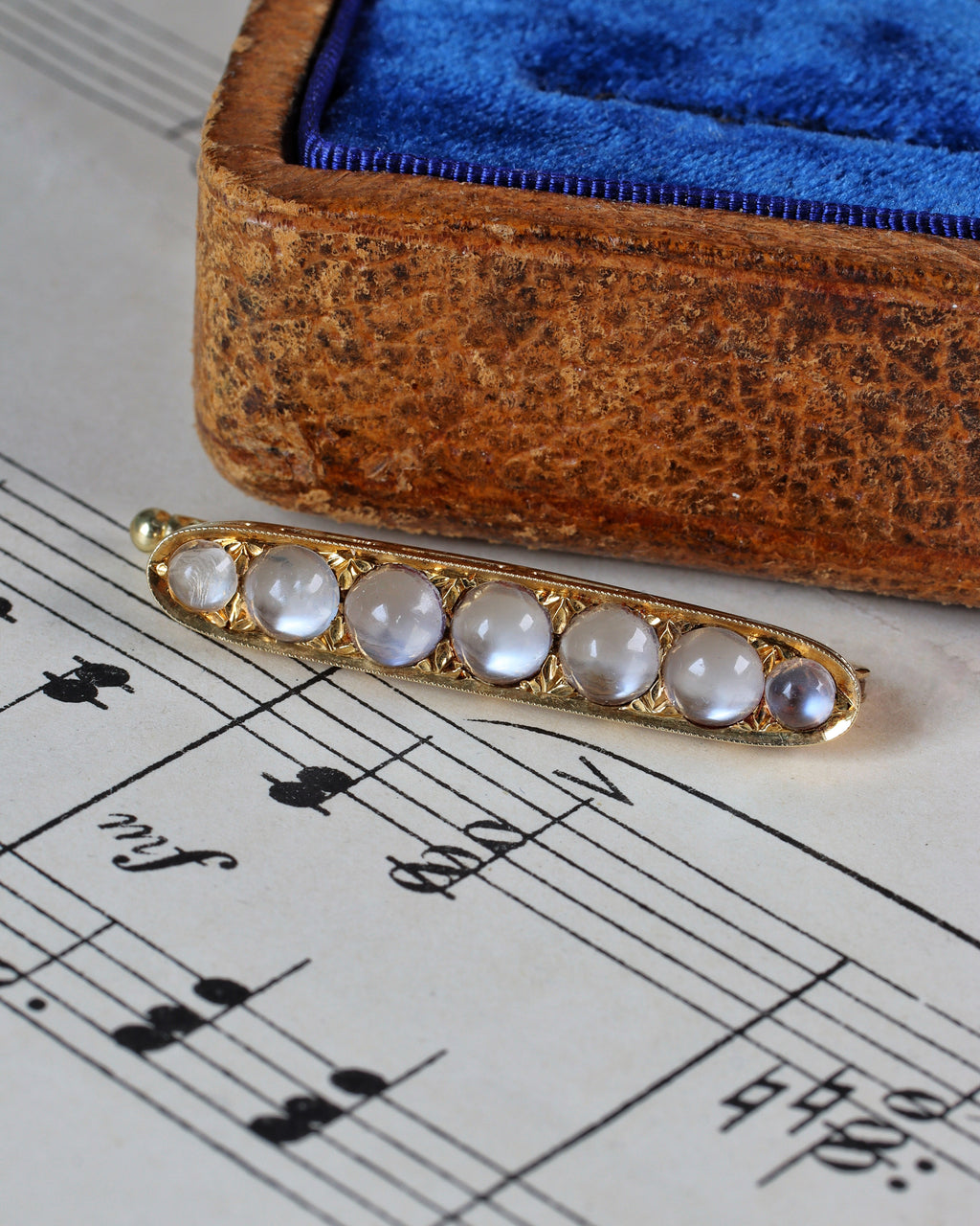 Edwardian 14ct Gold Moonstone Cabochon Brooch