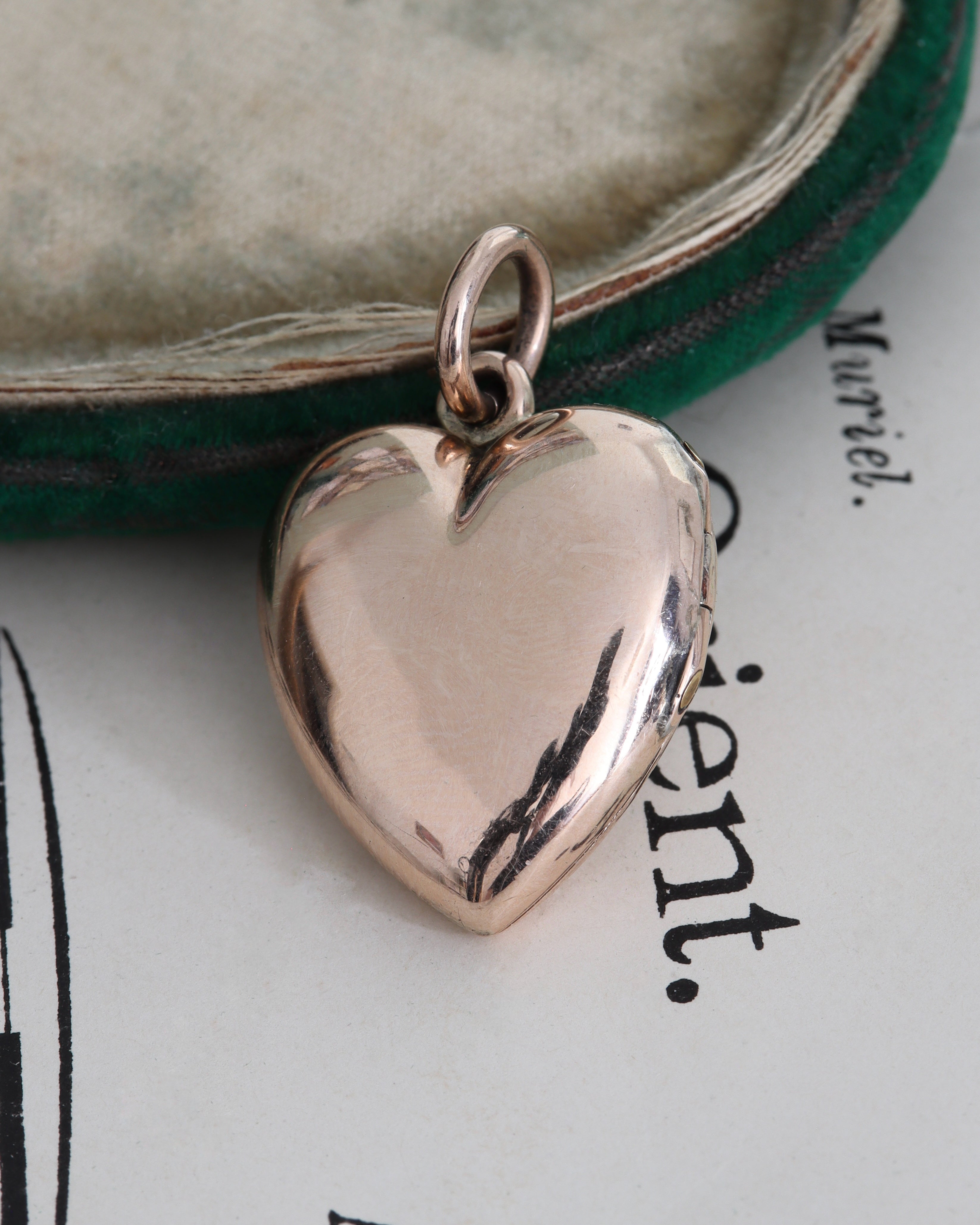 Antique Edwardian 9ct Gold Heart Locket