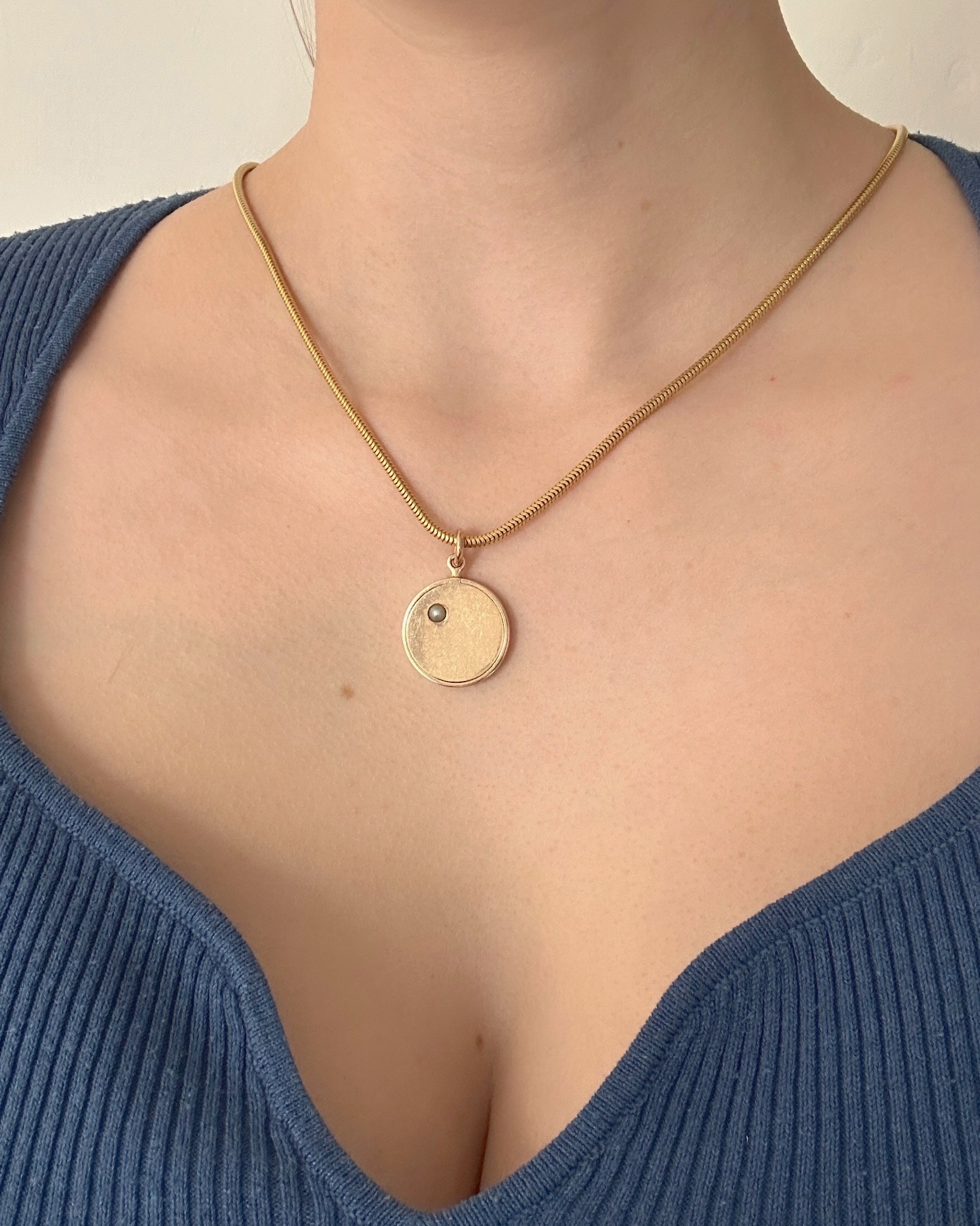 Late Victorian / Edwardian 15ct Gold Secret Locket with Seed Pearl