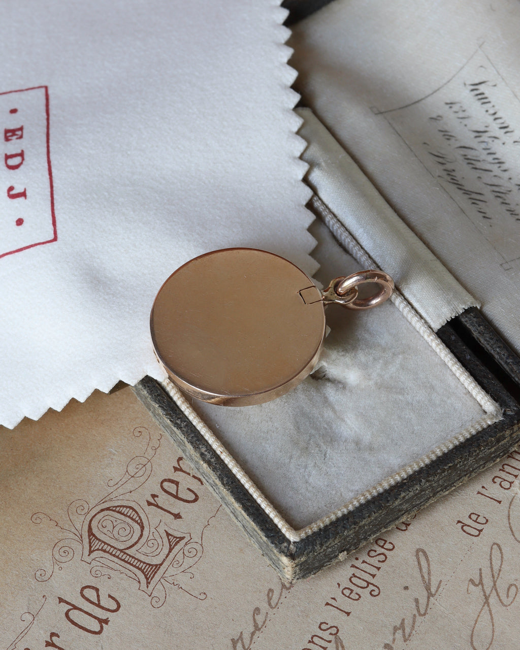 Late Victorian / Edwardian 15ct Gold Secret Locket with Seed Pearl