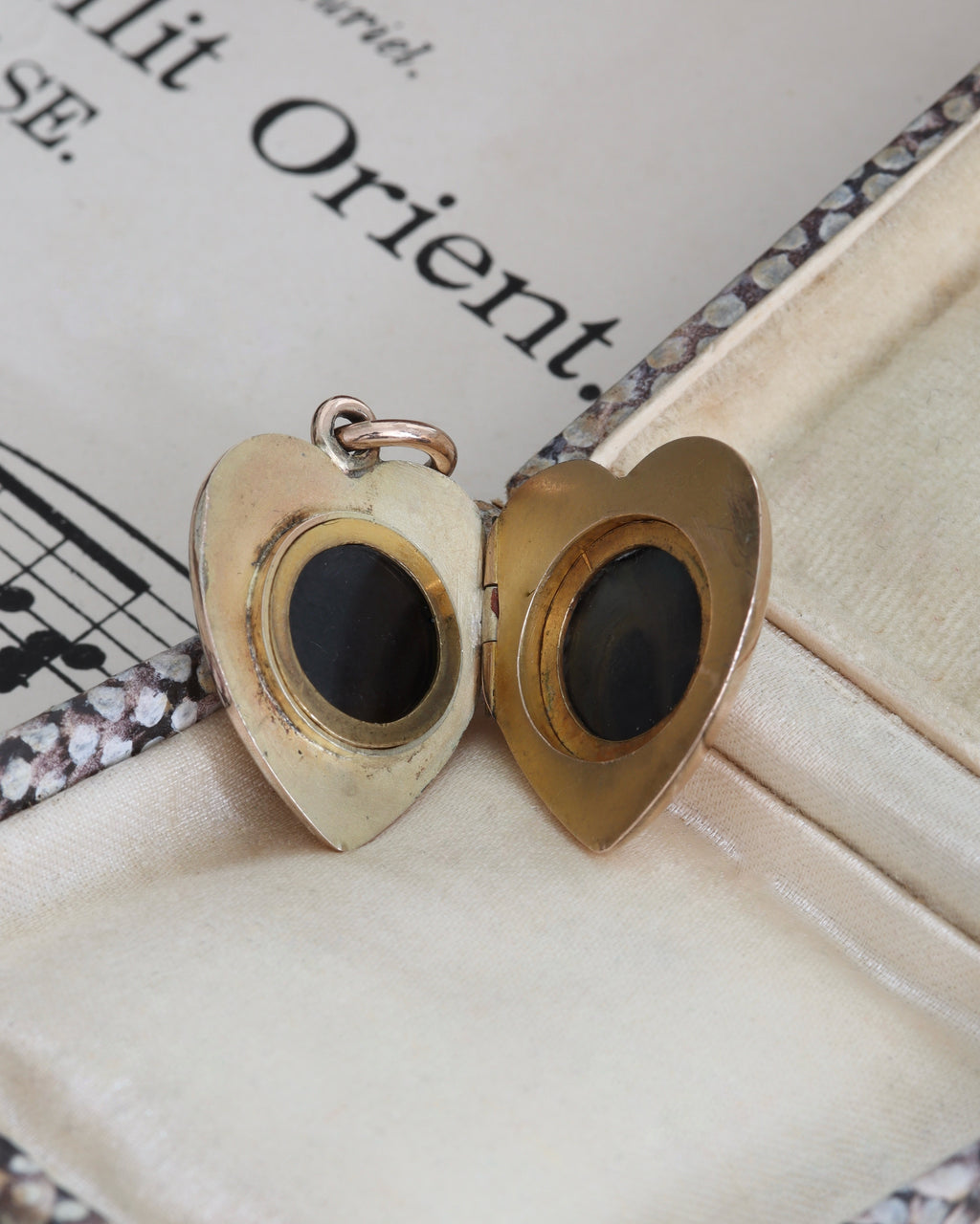 Antique Edwardian 9ct Gold Heart Locket