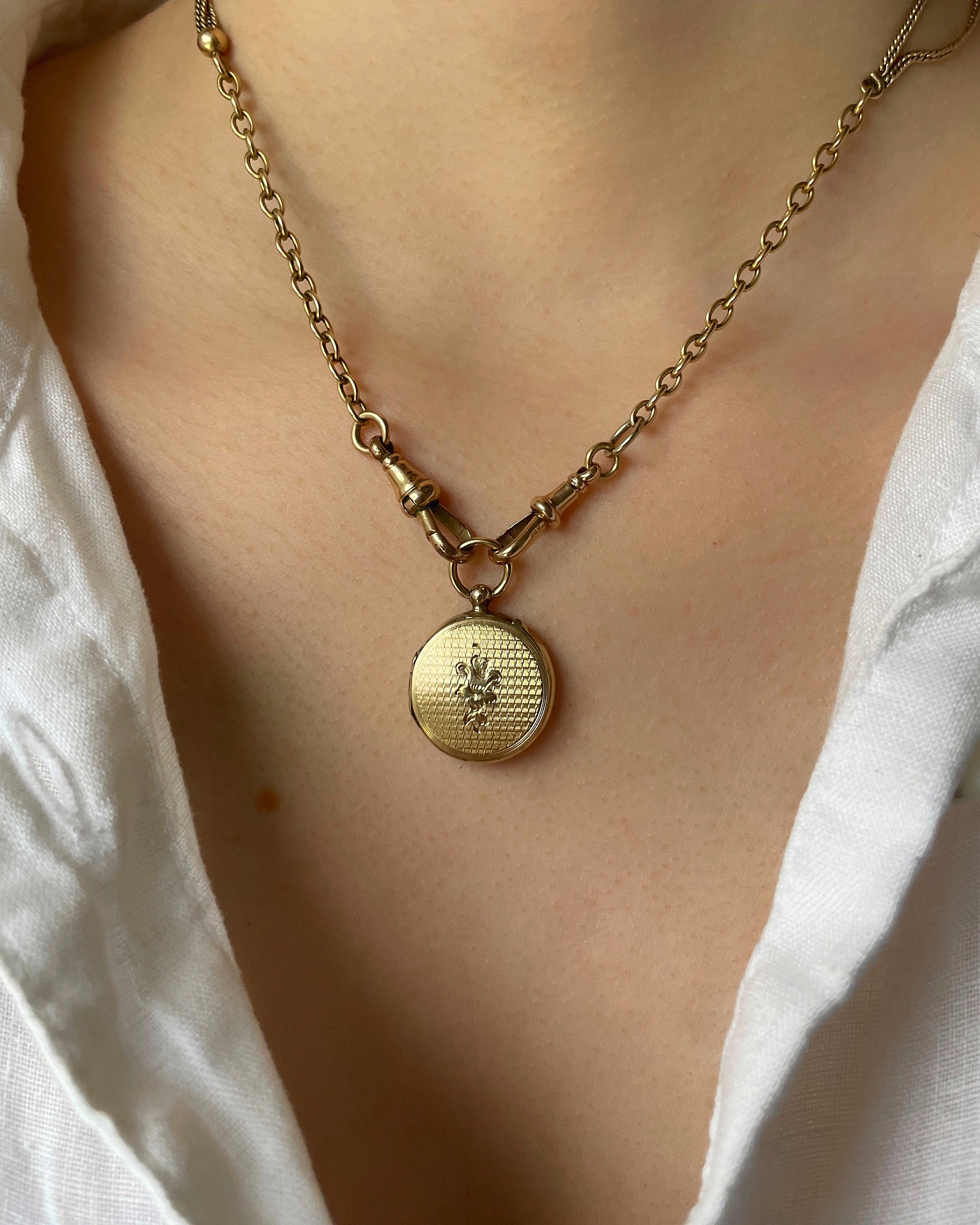 Victorian 9ct Floral Engraved Portrait Locket