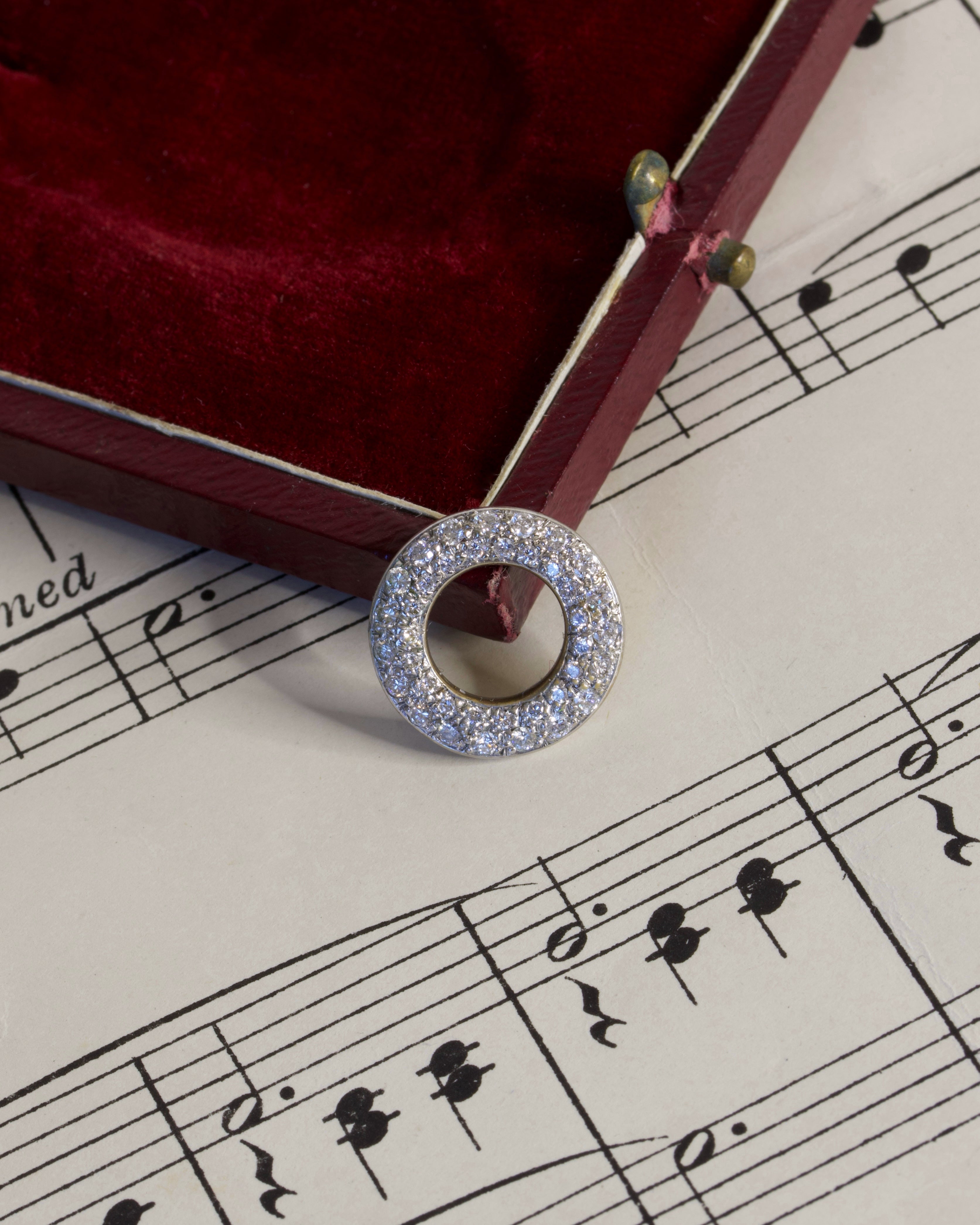 Diamond Platinum Circle Connector