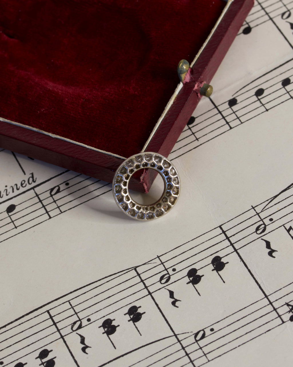 Diamond Platinum Circle Connector