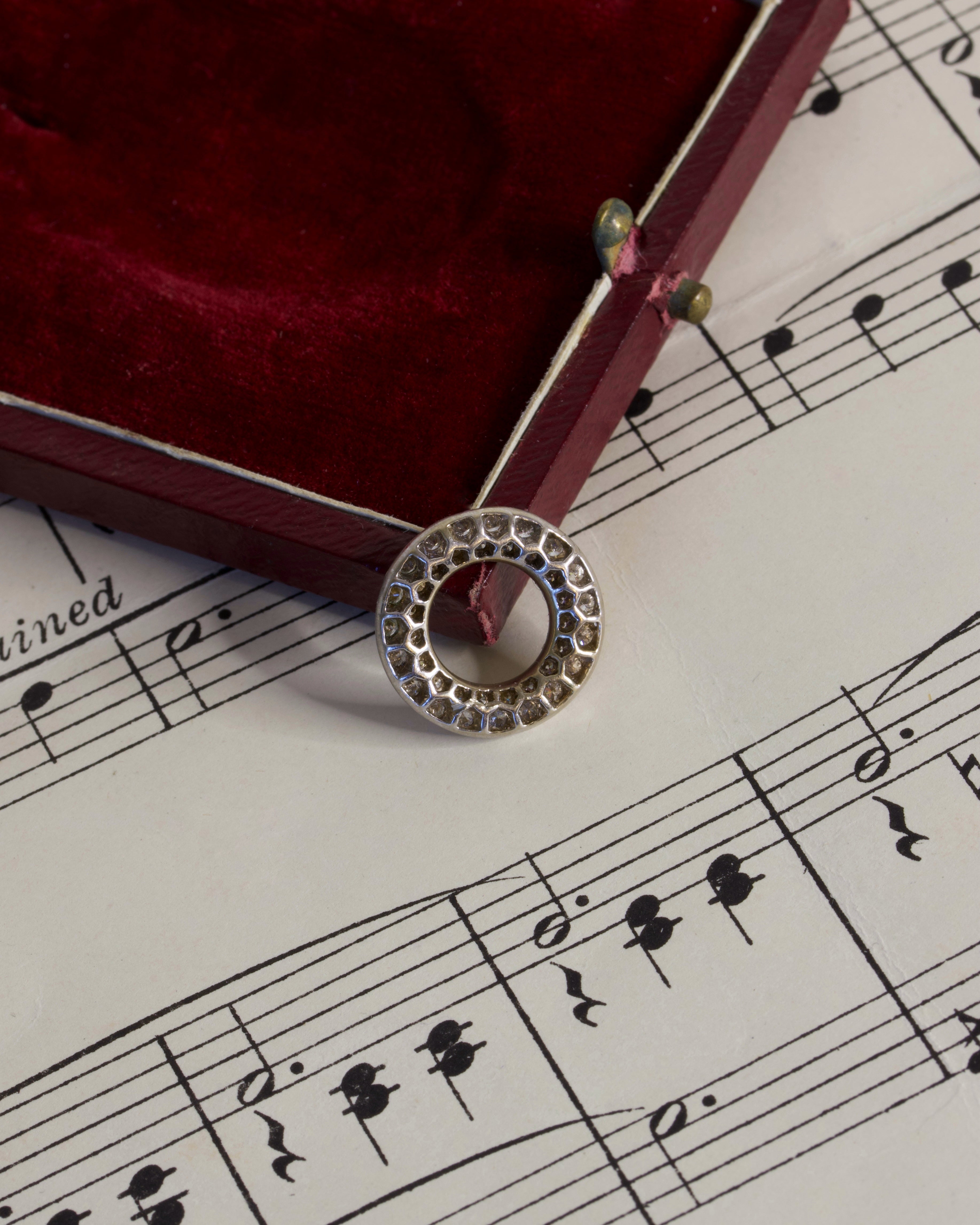 Diamond Platinum Circle Connector