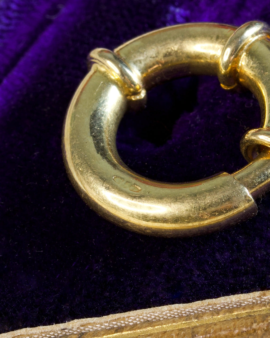Large Vintage 18ct Gold Chubby Bolt Clasp