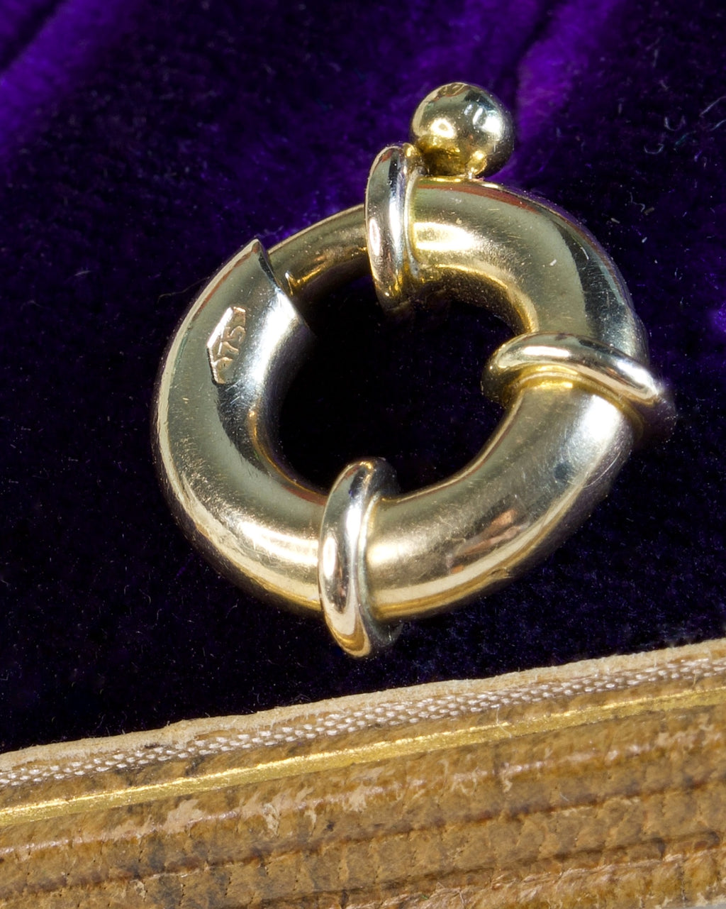 Small Vintage 9ct Yellow Gold Chubby Bolt Clasp