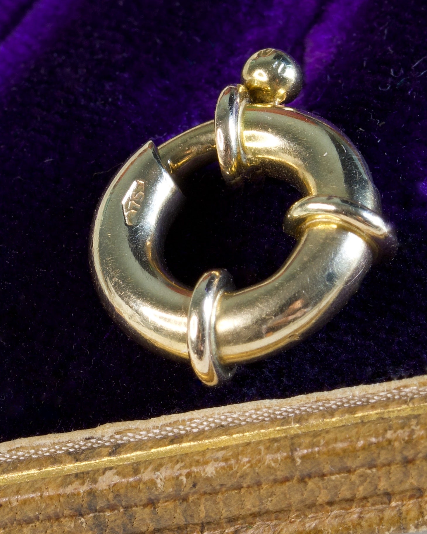 Small Vintage 9ct Yellow Gold Chubby Bolt Clasp