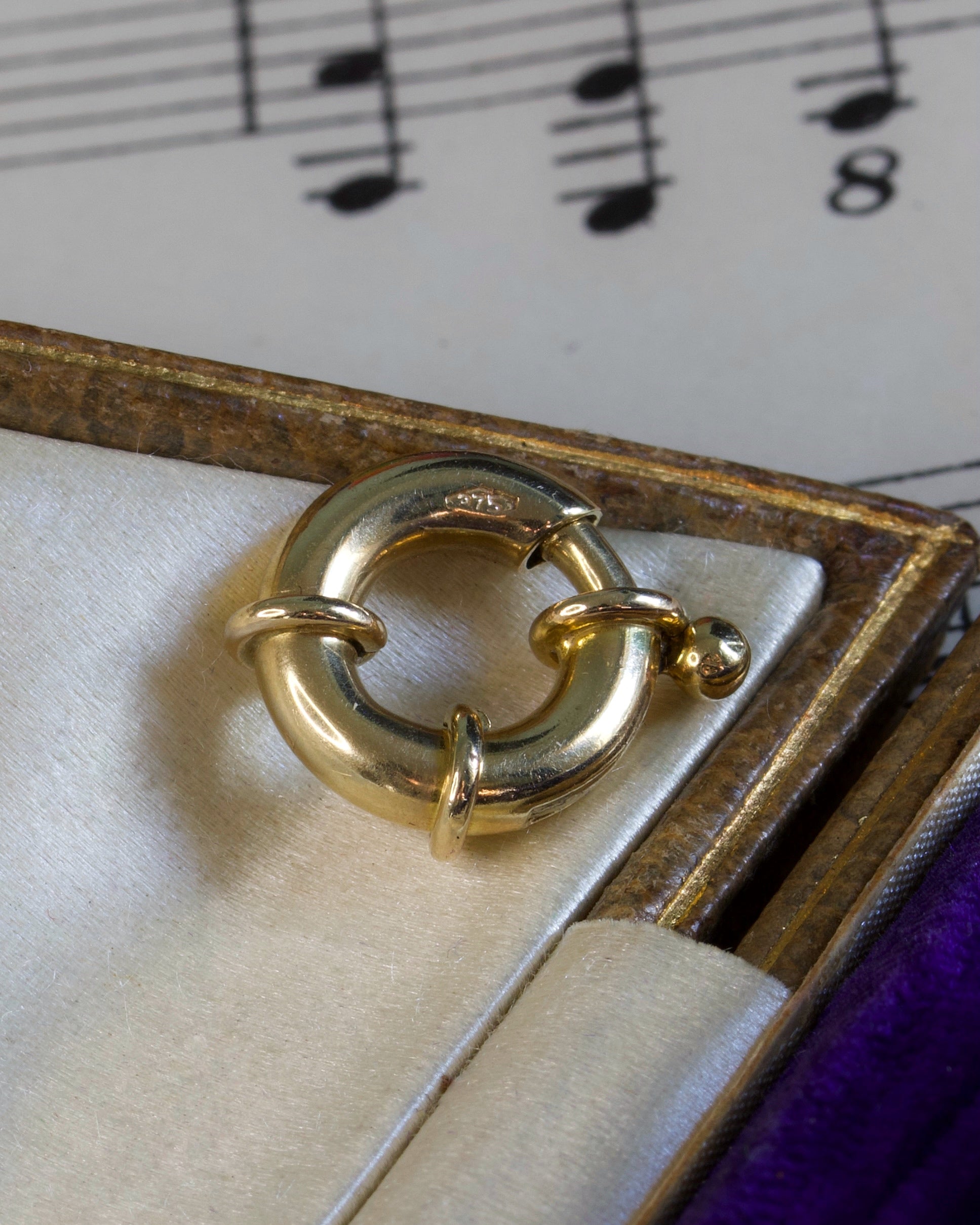 Small Vintage 9ct Yellow Gold Chubby Bolt Clasp