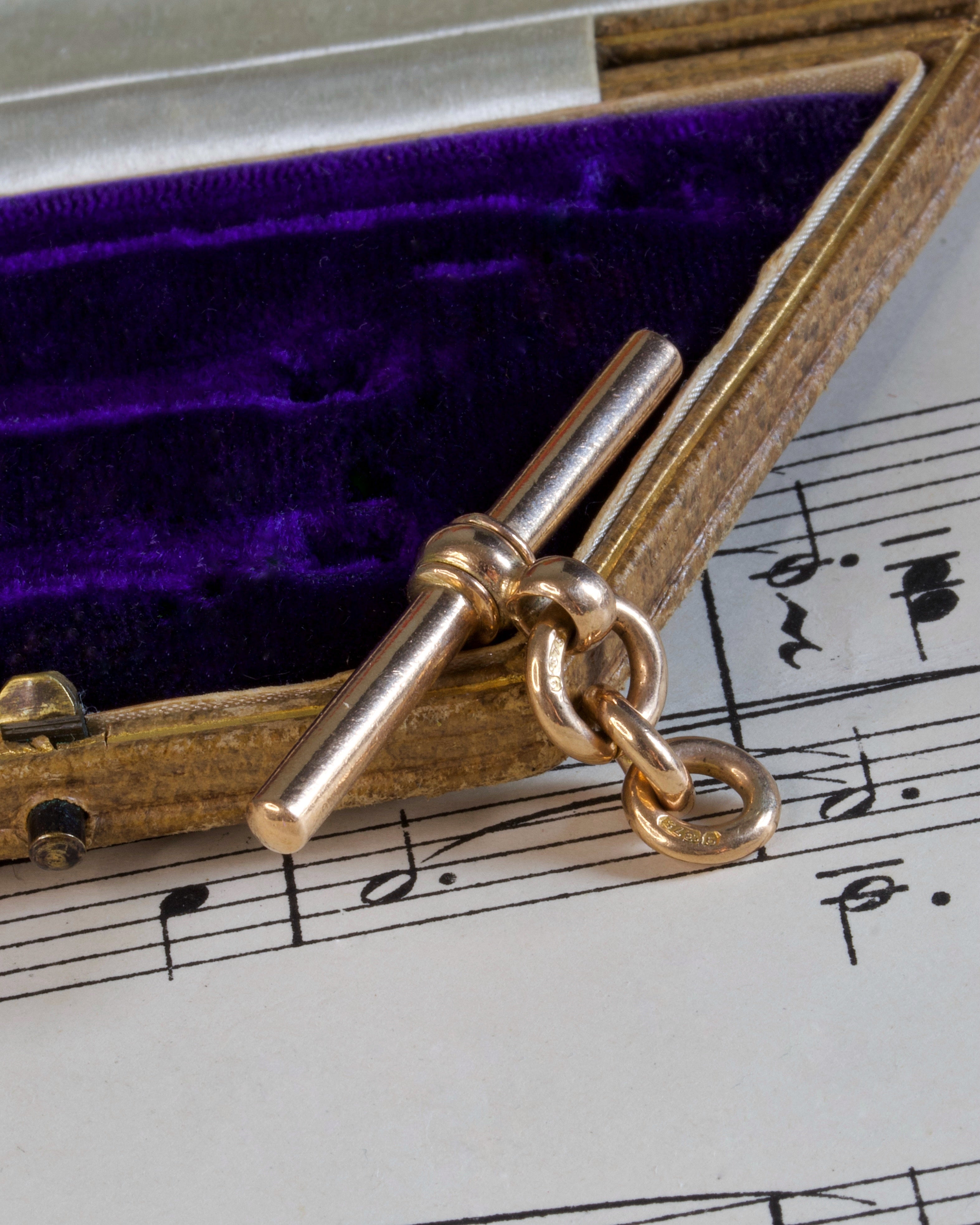 Antique Victorian 9ct Gold T-Bar With Extra Chunky Links