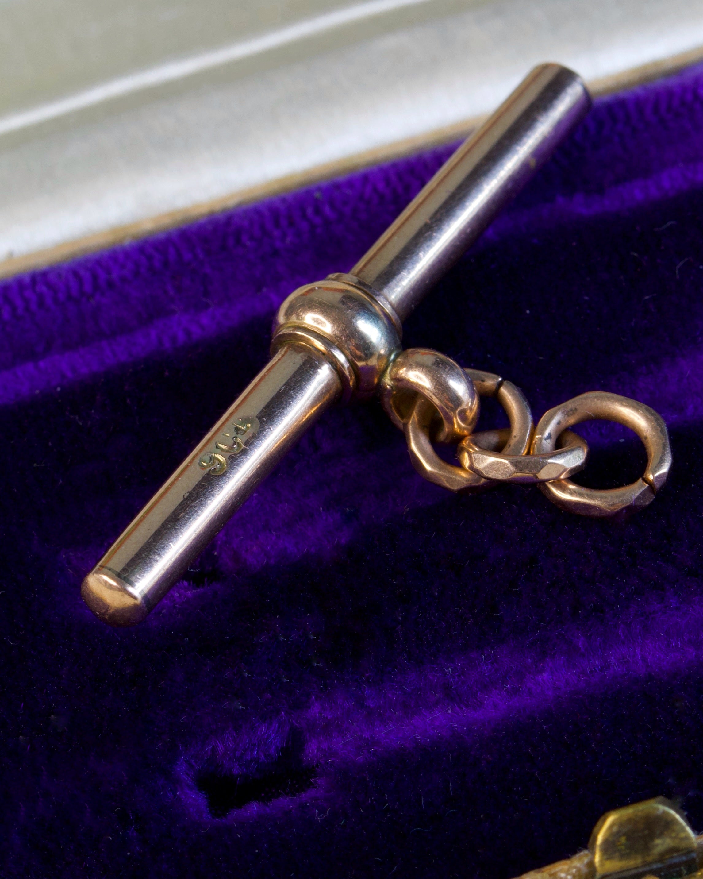 Antique Victorian 9ct Gold T-Bar With Extra Faceted Links