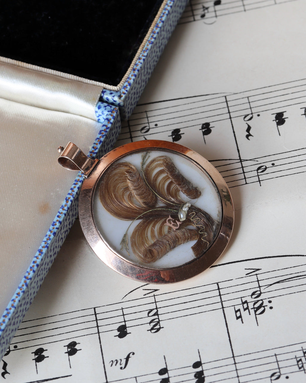Victorian 15ct Gold 'A', 'E' Memorial Pendant