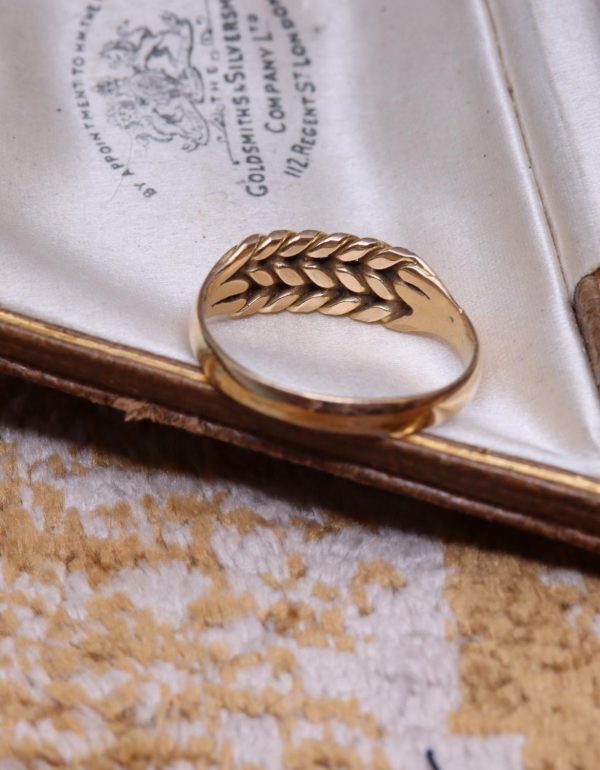 Antique Victorian 18ct Gold Keeper Ring - Image 3