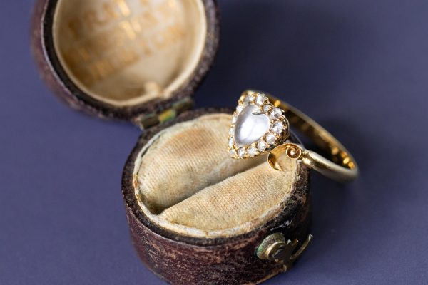 Antique Early Victorian Carved Moonstone & Rose Cut Diamond Heart Ring - Image 4